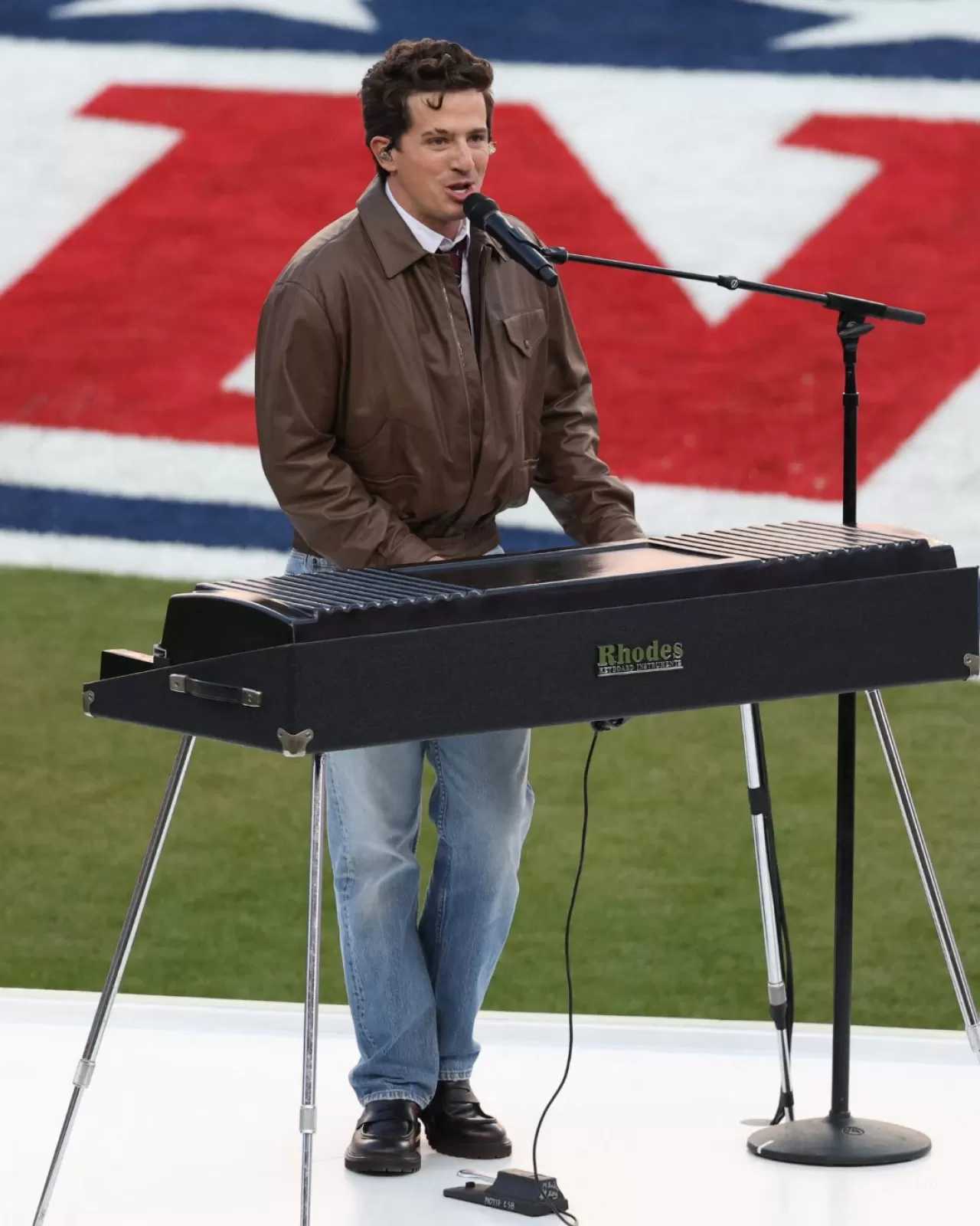 Charlie Puth Super Bowl'da ABD Ulusal Marşını Seslendirdi