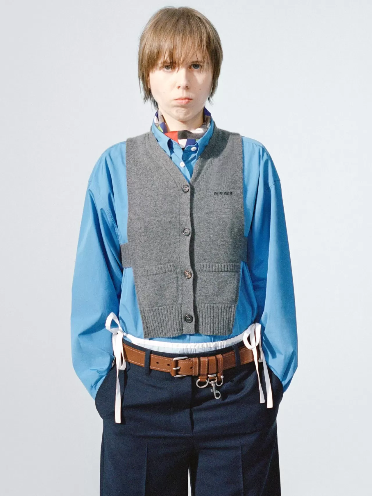 Miu Miu SS26 Defilesinde Öne Çıkan Aksesuar: Kravat Yelek