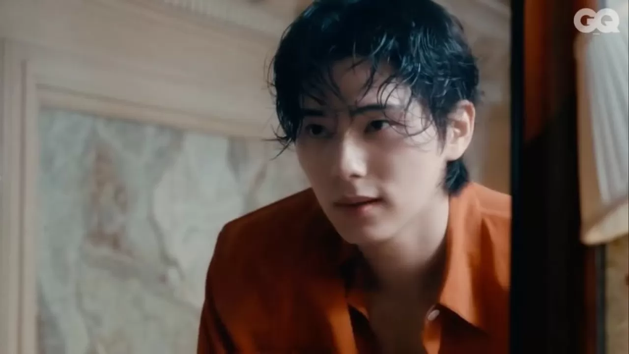 Lee Chaemin, Saint Laurent ile Paris'teki Bir Gününü Paylaştı