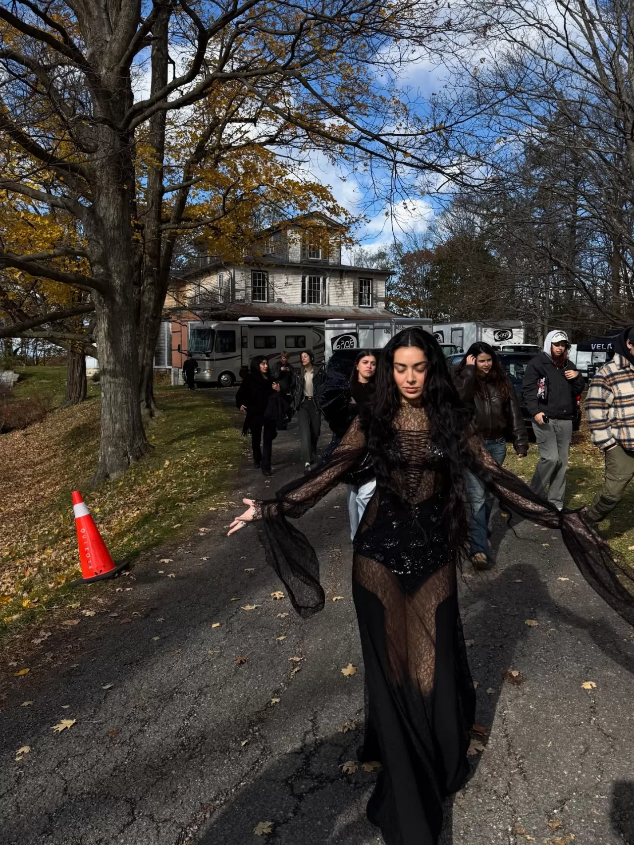 Charli XCX, Yeni Albümü 'Wuthering Heights'ın Yaklaştığını Duyurdu