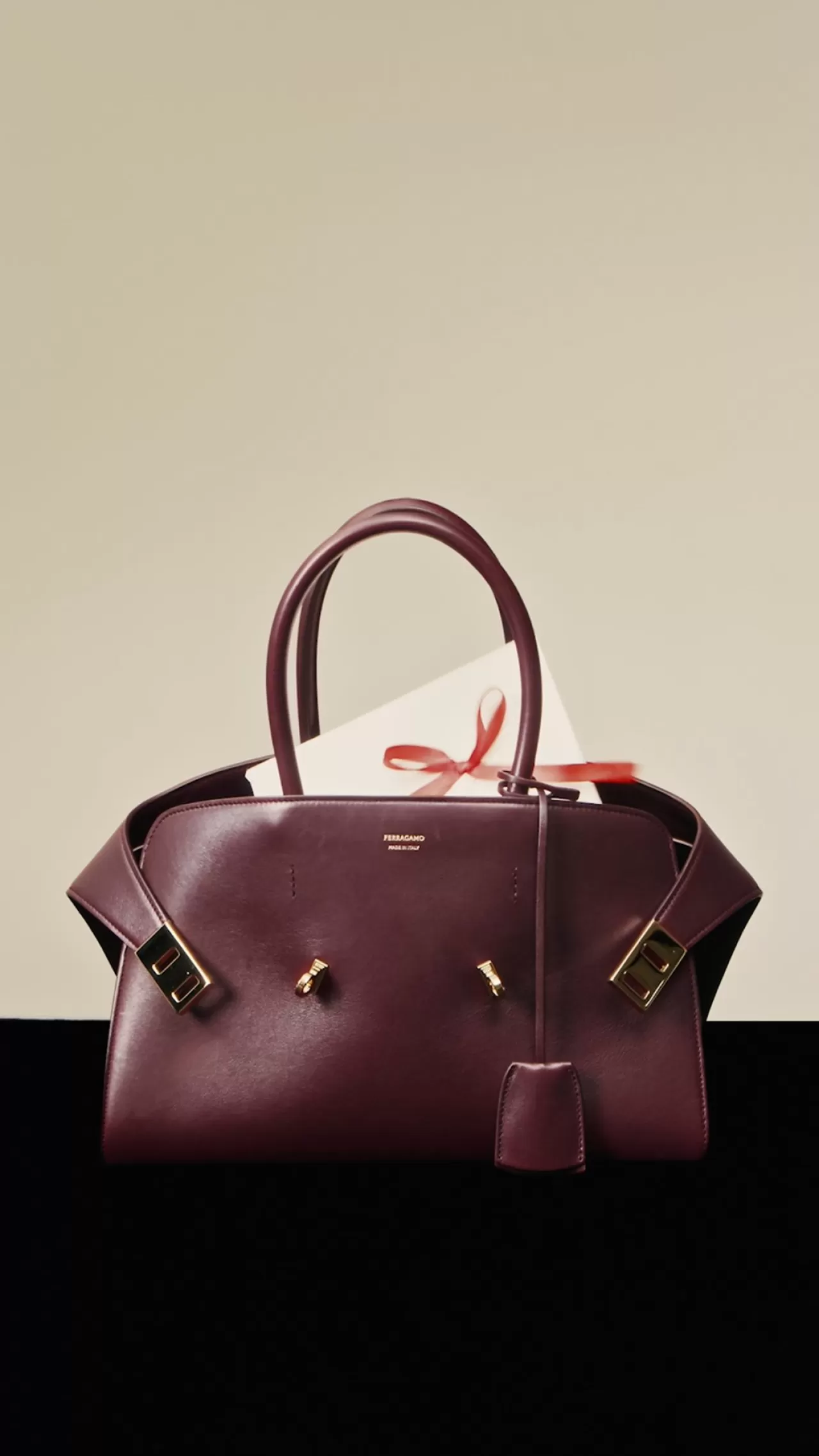 Ferragamo, Sevgililer Günü İçin Kişisel Anlam Taşıyan Aksesuarları Tanıttı