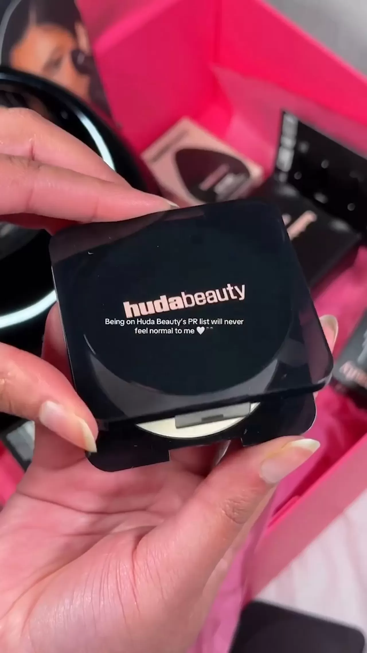 Makyaj Dünyasında Yeni Bir Hamle: HUDA BEAUTY'nin Easy Bake Pudrası Lansmanı Gerçekleştirildi