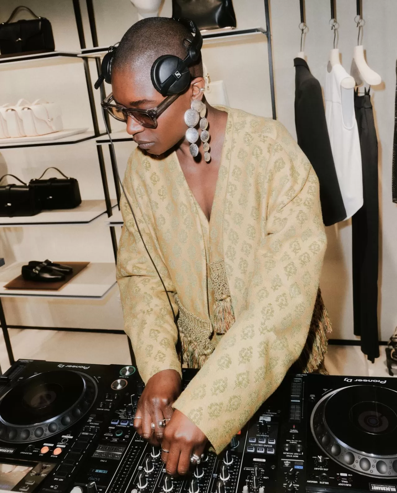 Emporio Armani Berlin'deki Yeni Bayi Açılışını Kokteyl Partisiyle Kutladı