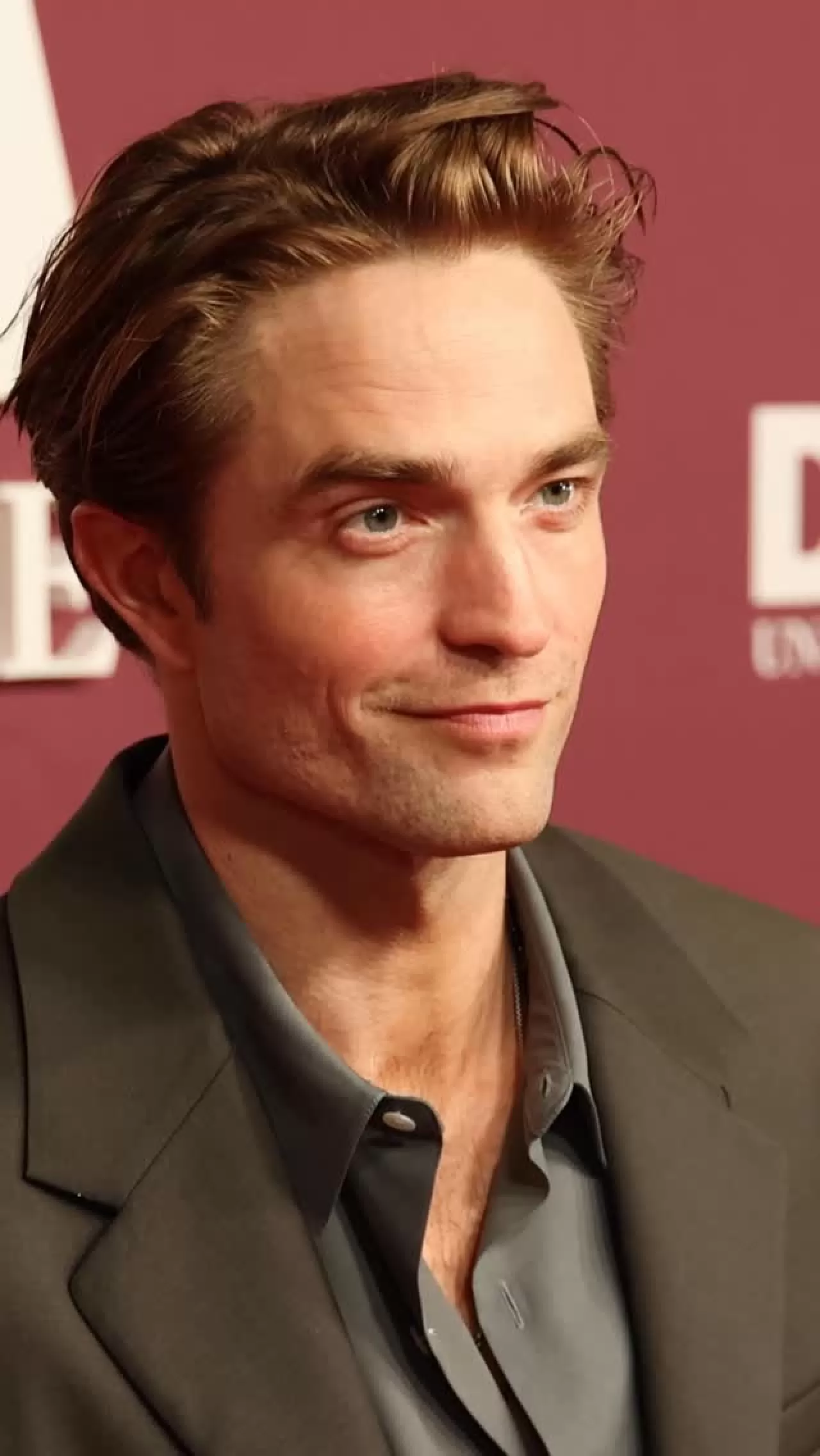 Robert Pattinson Roma'da 'Effortless' Stilini Sergiledi