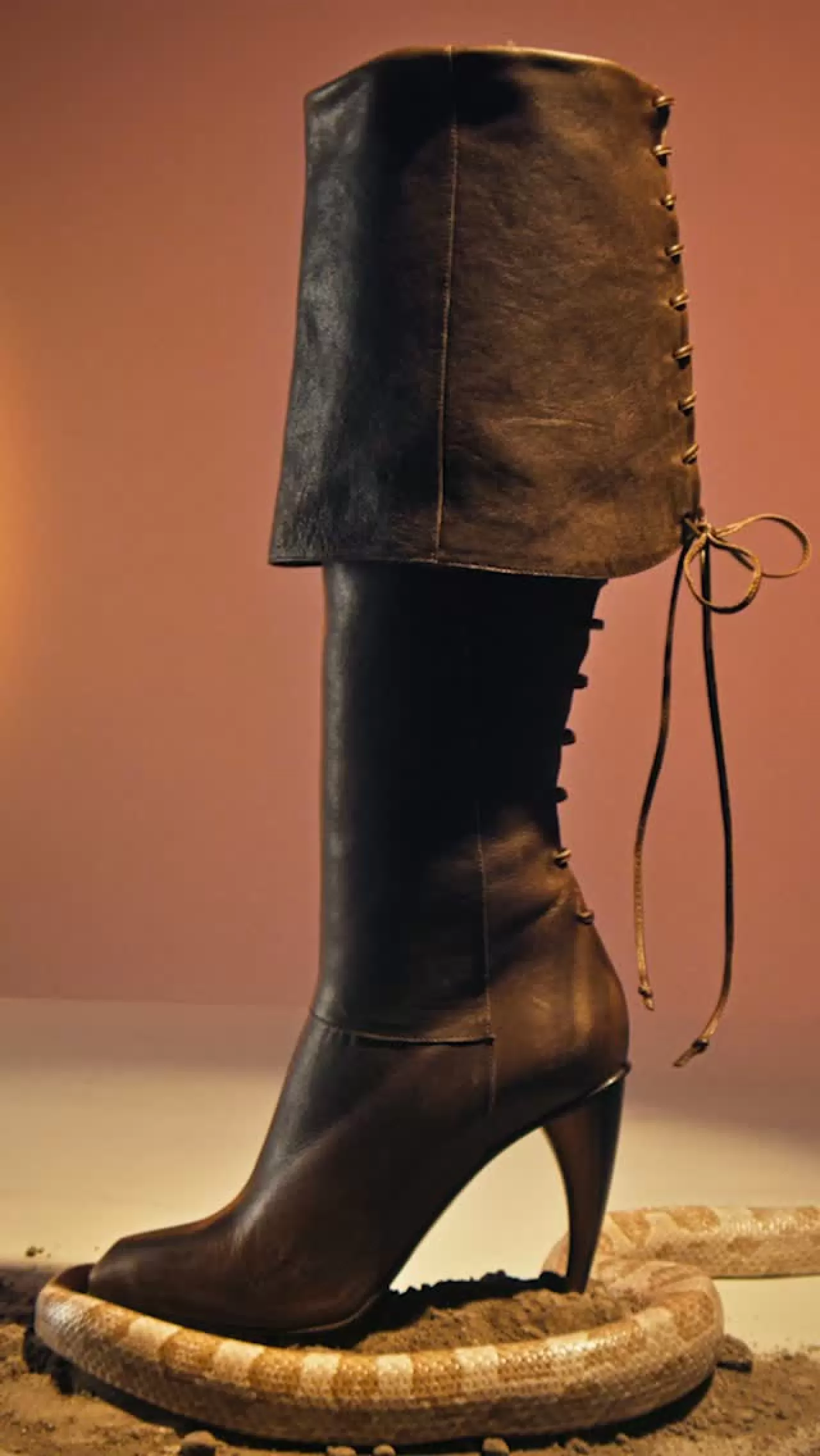 Alexander McQueen Horn Heel Botları: El İşçiliği ve Mirasın Buluşması