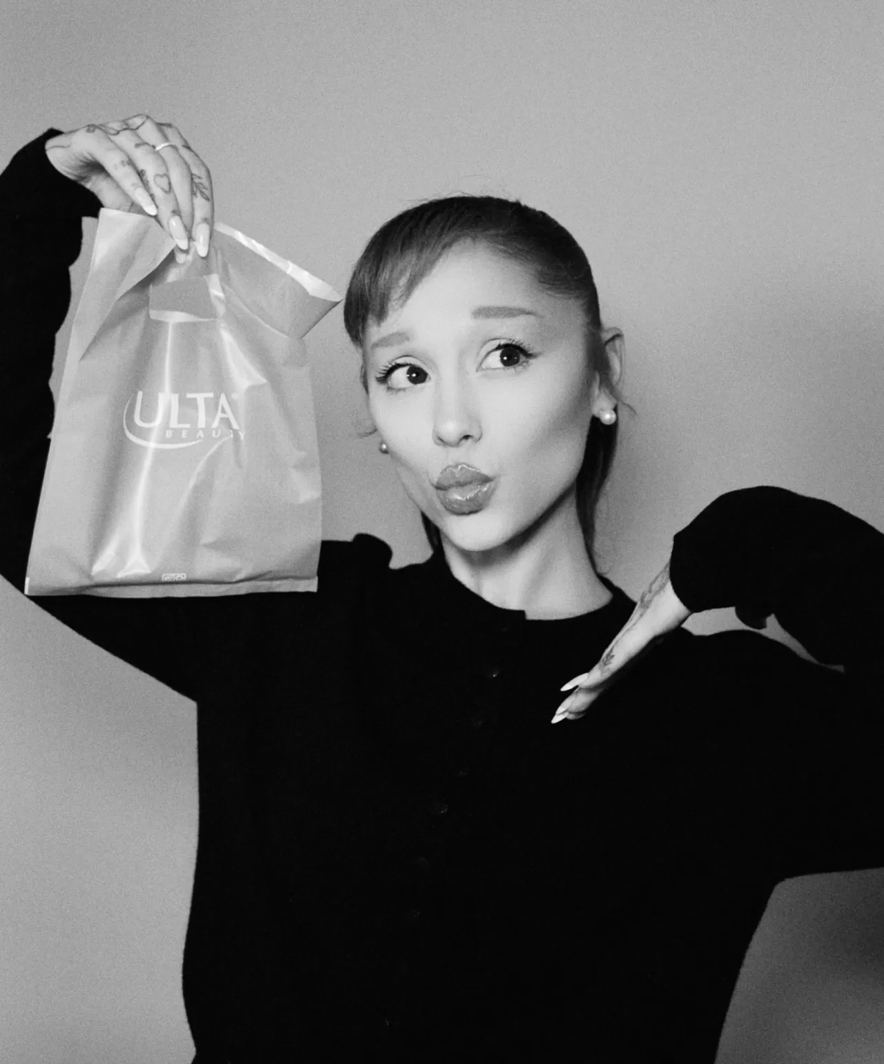 Ariana Grande'den Ulta'ya %50 İndirimli Güzellik Kutlaması