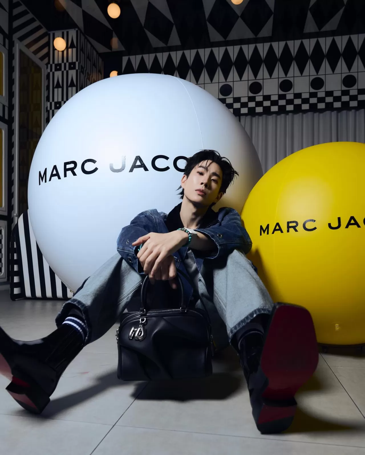 Marc Jacobs x Murakami Daisy Koleksiyonu Bangkok'ta Tanıtıldı