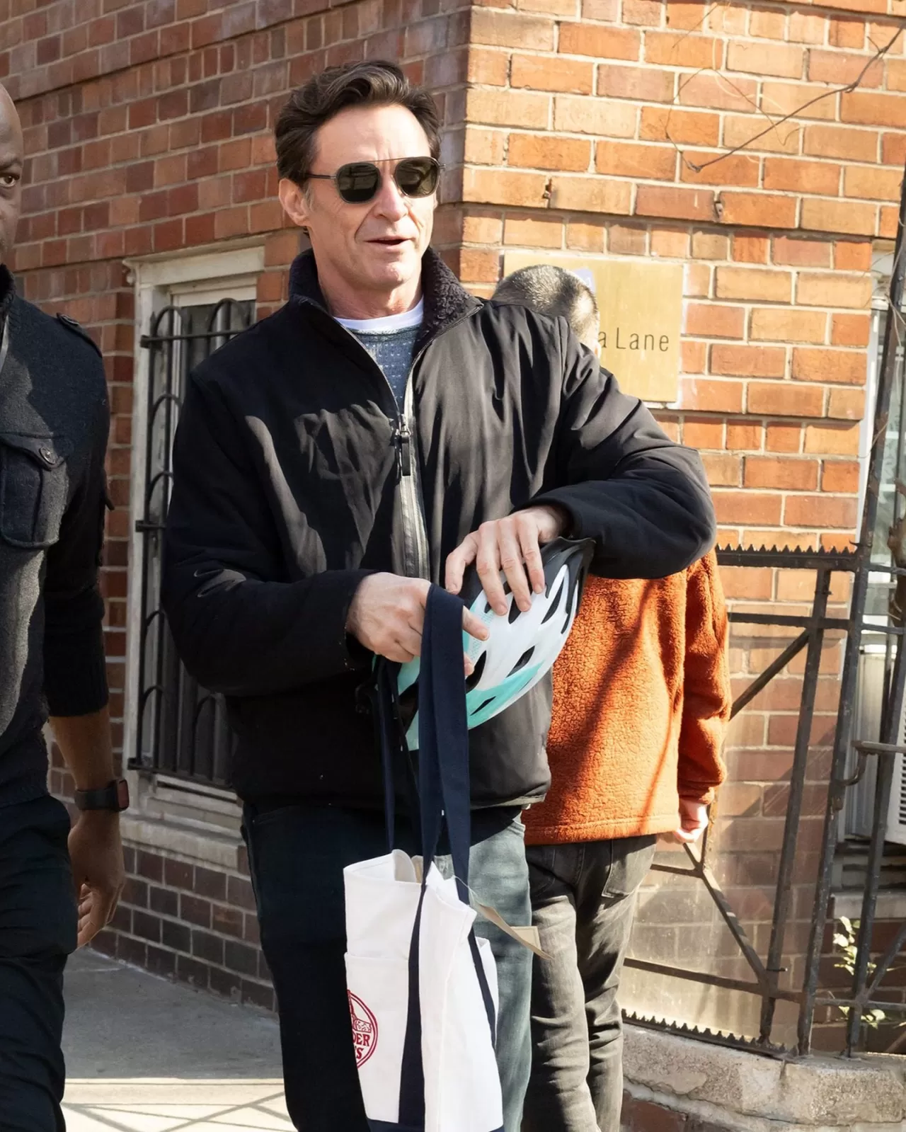 Hugh Jackman'dan Helmpflicht Testimonial'i: "Frisür Yine de Yerinde"