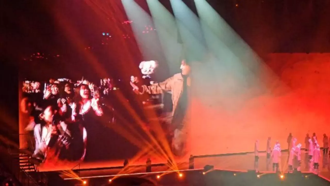 Stray Kids 6th Fanmeeting'de Changbin PuppyM'den Kaçıyor!