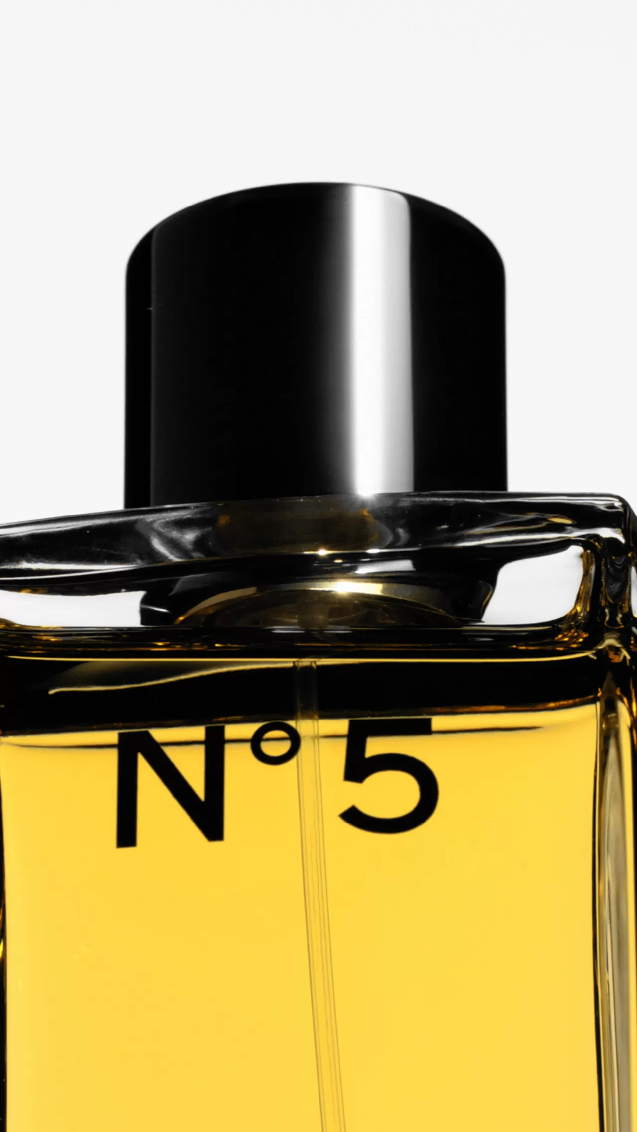 Chanel N°5 Eau de Toilette 2026: Minimalizm ve Daft Punk Müziğiyle Yeniden Doğdu