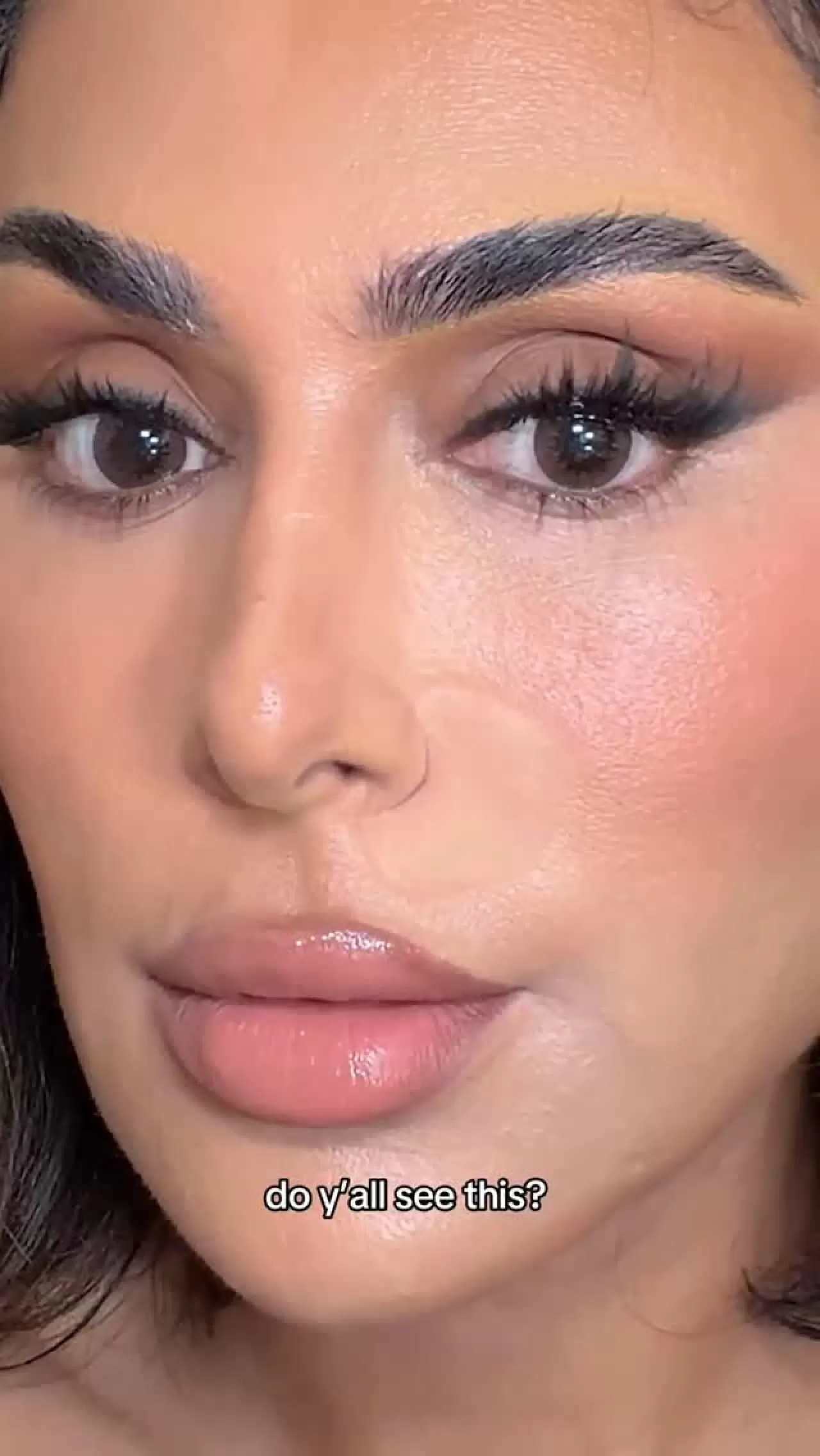 Huda Beauty'nin Yeni 'Easy Bake Pressed' Pudrası Satışa Çıktı