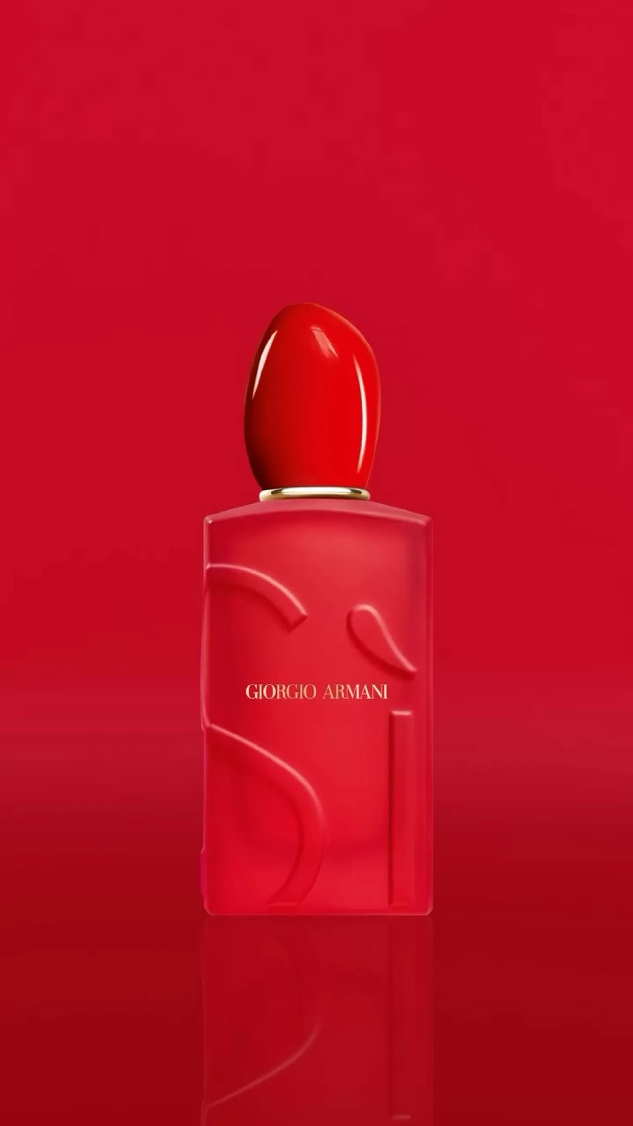 Armani Beauty, SÌ PASSIONE RED BLOOM ile Kıvılcım Aromasını Sunuyor