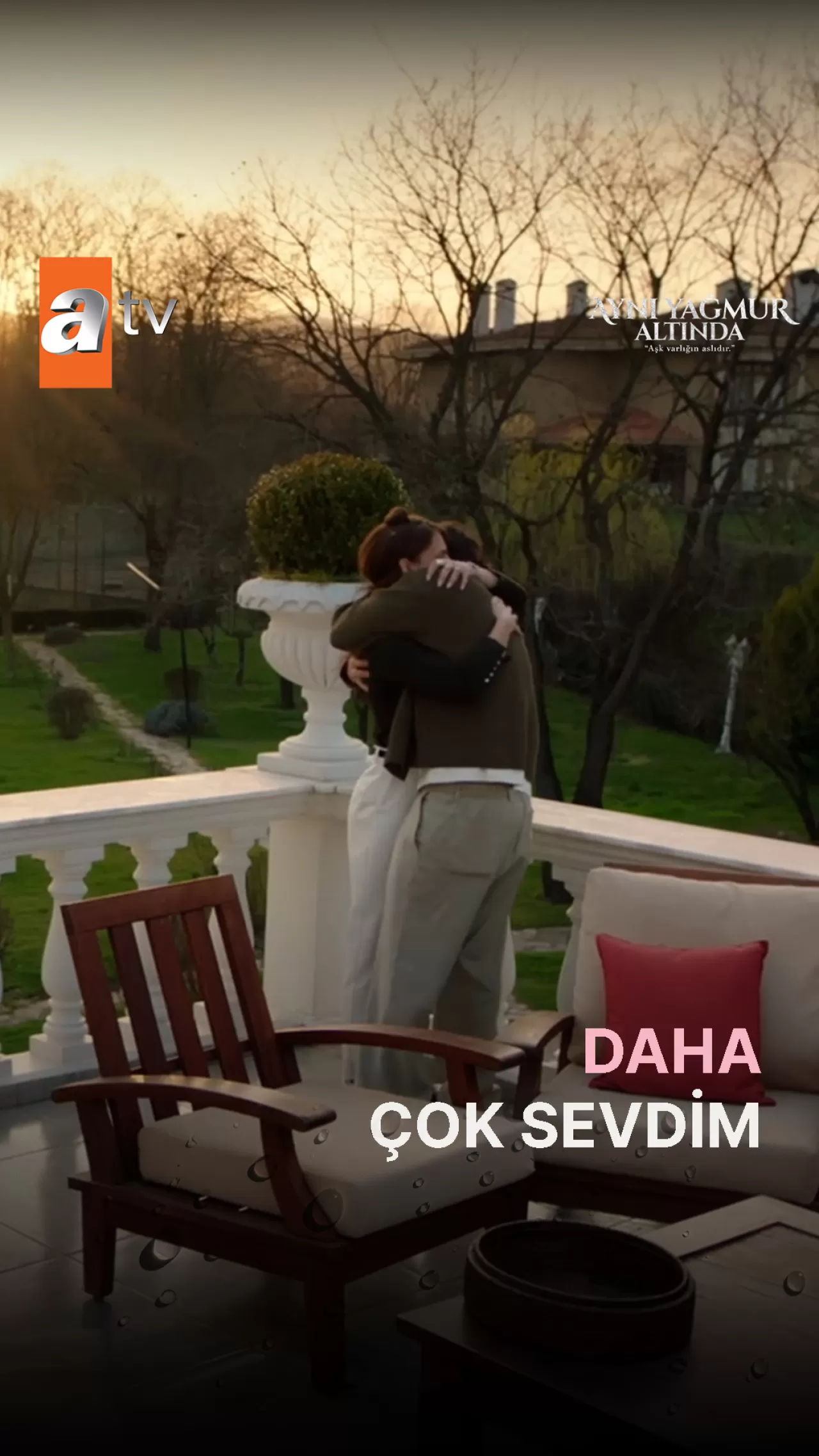 Koray ve Rosa'nın Sosyal Medya Çıkışı: Aynı Yağmur Altında İlgi Görüyor