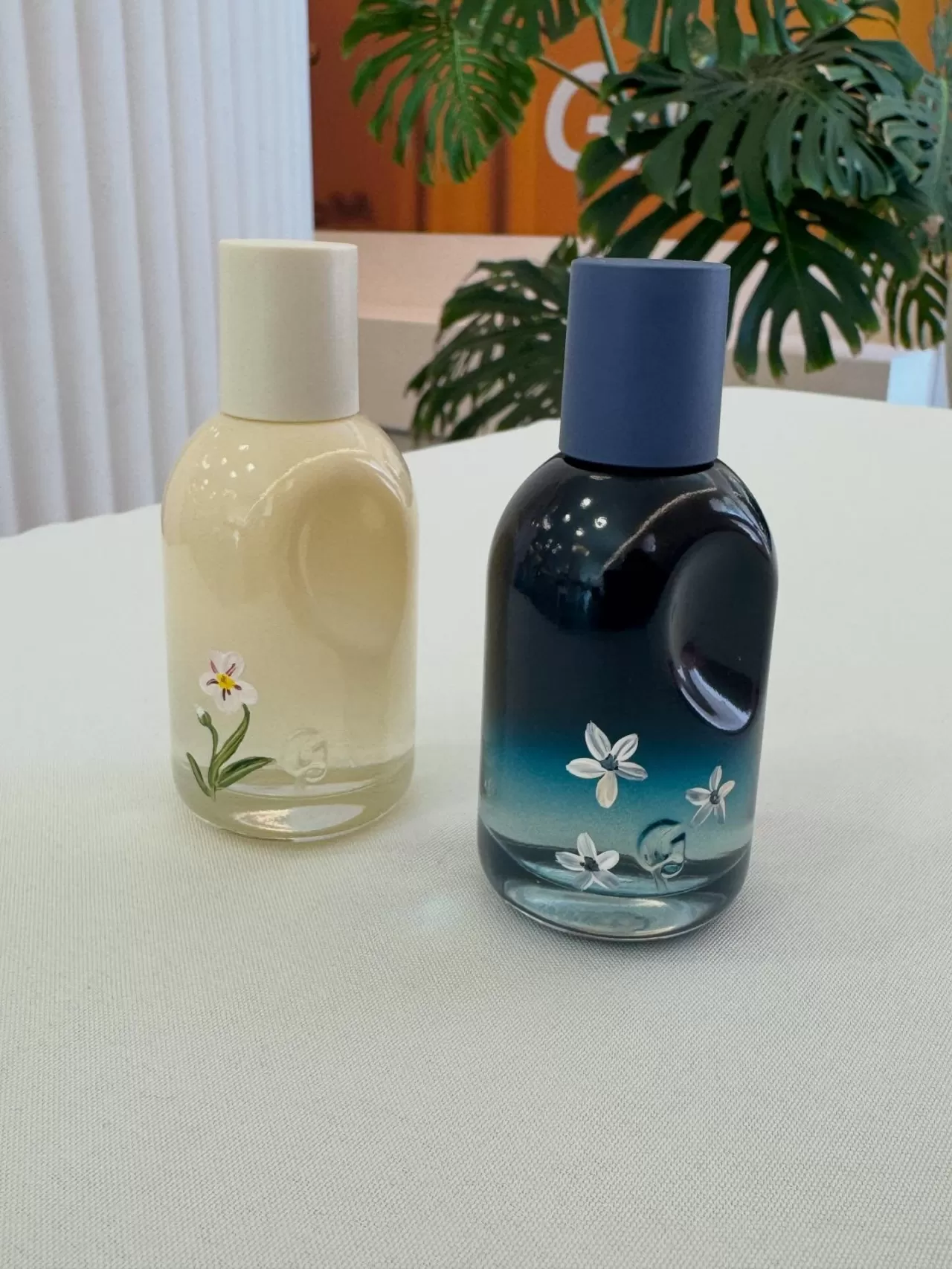 Glossier'de Parfüm Şişenizi Canlı Sanatçıyla Özel Hale Getirin – Son Gün!