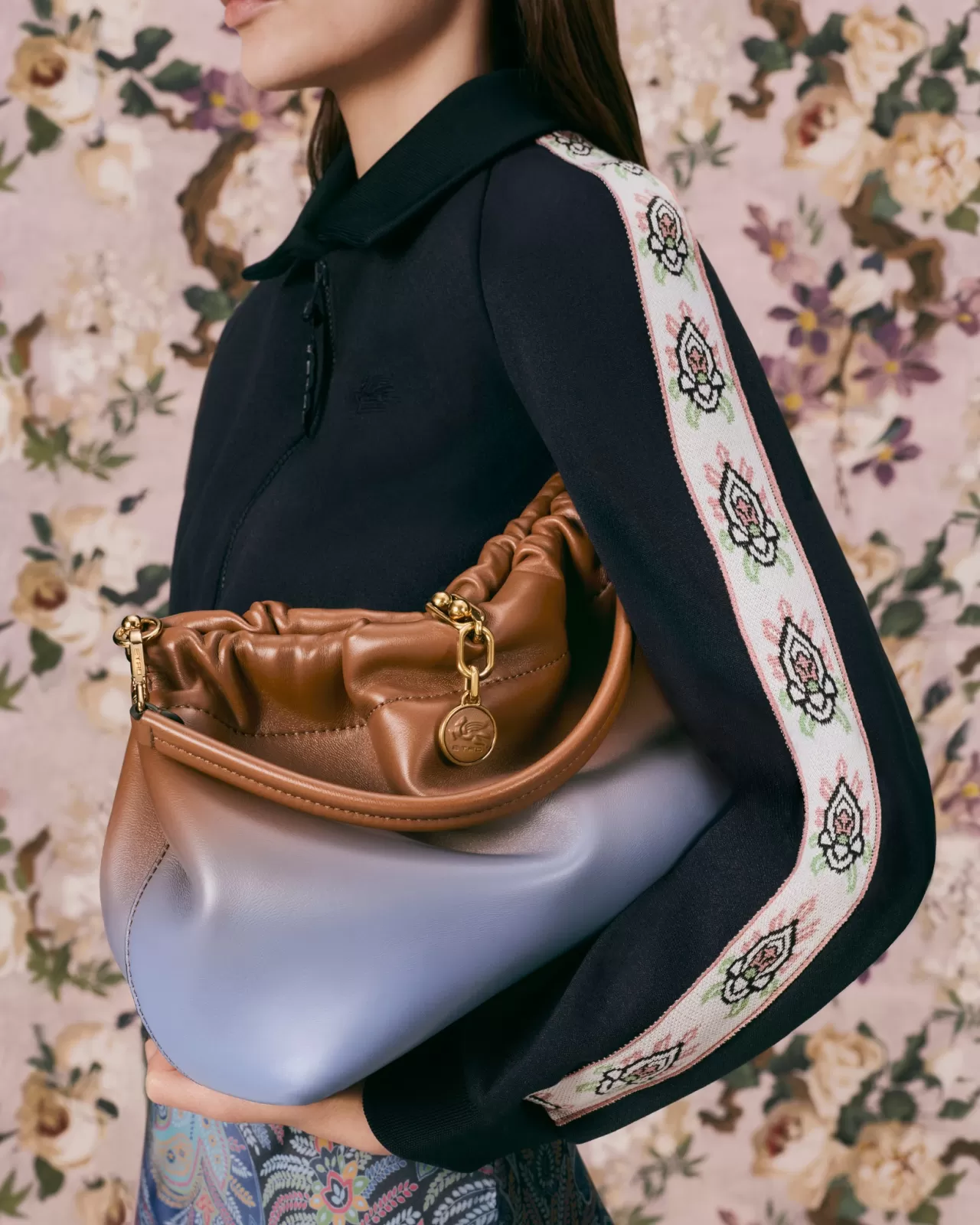 Etro'nun Yeni EtroVelaBlossom Koleksiyonu: Nappa ve Süet Bir Bahçe