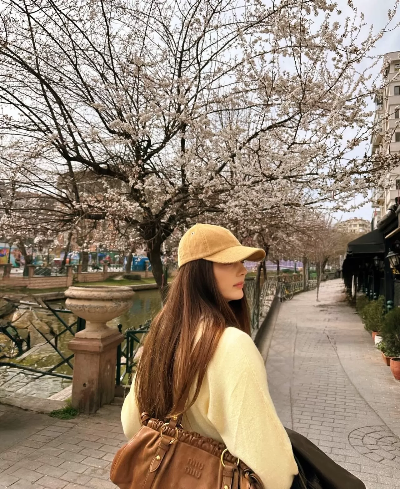 Burcu Özberk'ten Duygusal Paylaşım: "Aşk Parçam Çekti"