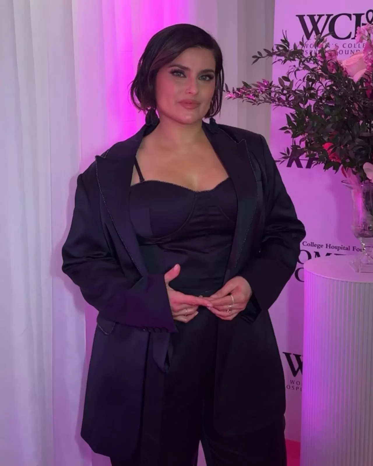 Nelly Furtado, Women for Women Etkinliğinde İpek Bodysuit ile Dikkat Çekti