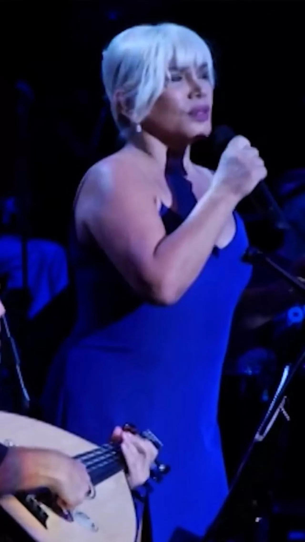 Sezen Aksu'dan Duygu Yüklü Mesaj: