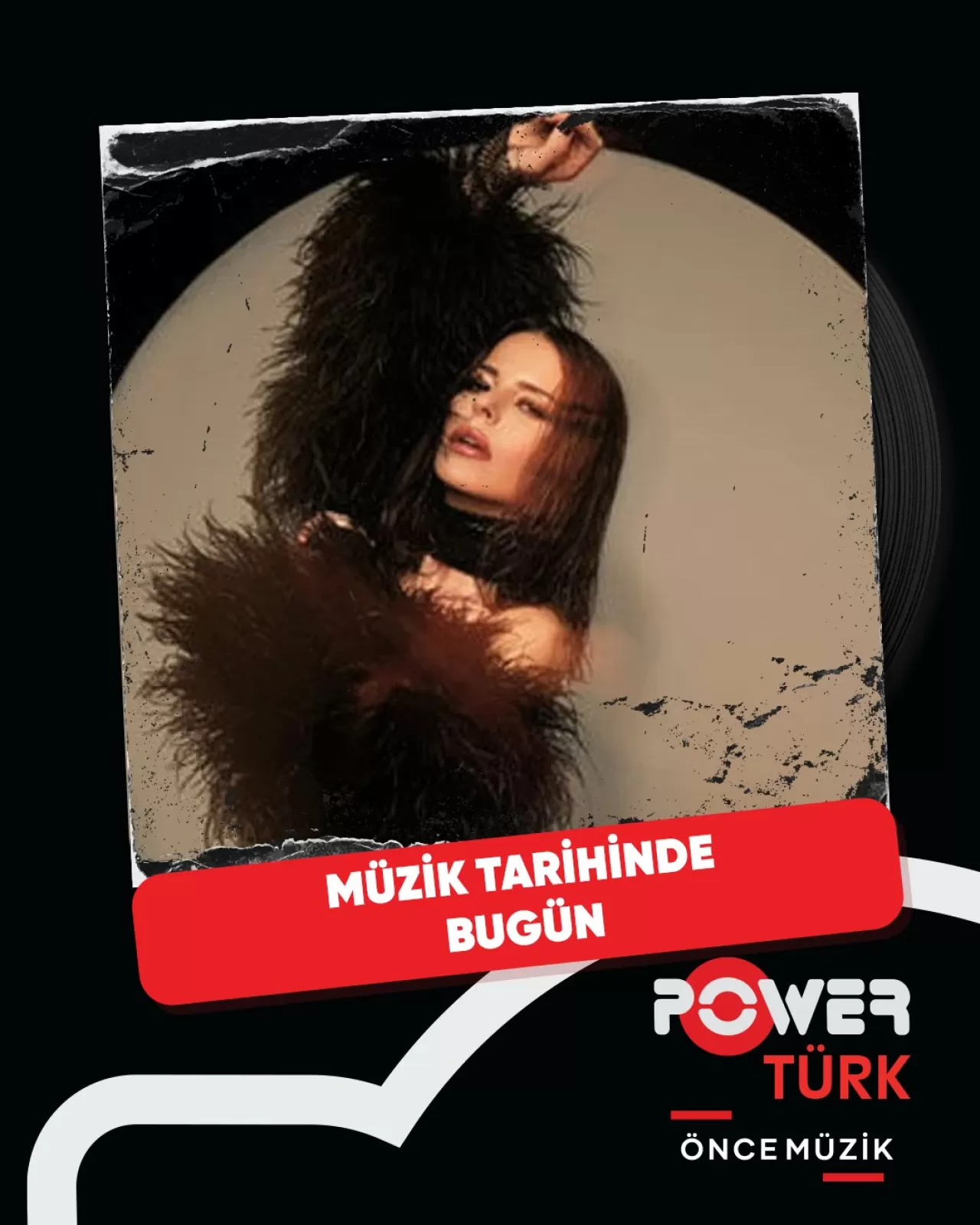 Simge'nin 'Harcandıkça' Şarkısı Camp Nou'da LED Ekranlarda Parladı!