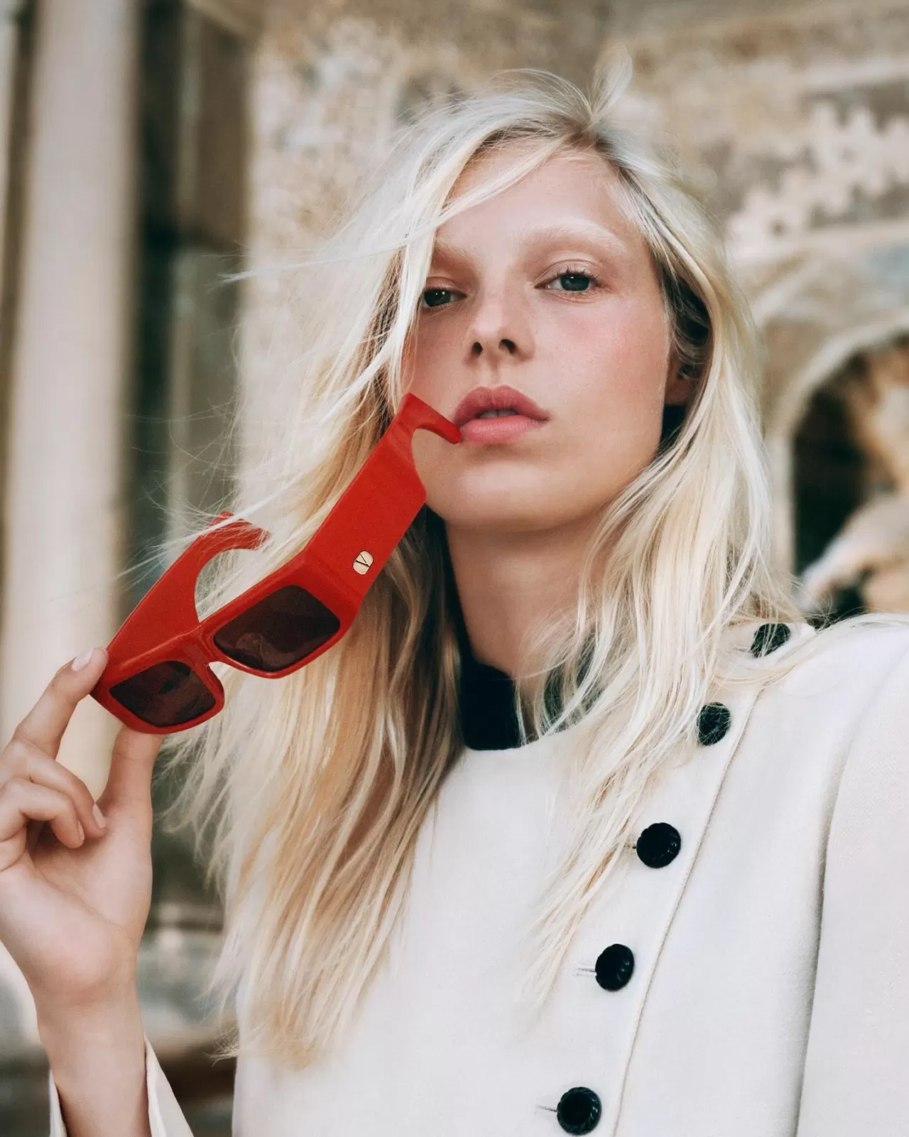 Valentino, Alessandro Michele ile Gözlük Kampanyasını Duyurdu