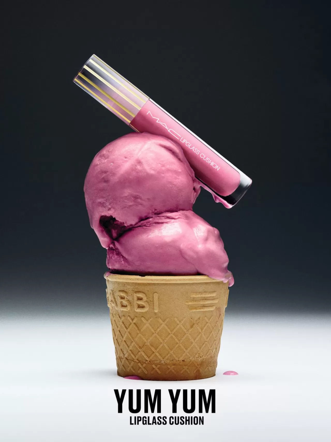 MAC Lipglass Cushion: 72 Saat Hidrasyon ve Yüksek Parlaklık