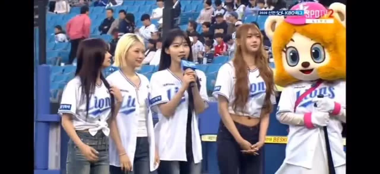 EVERGLOW, Samsung Lions Maçında 