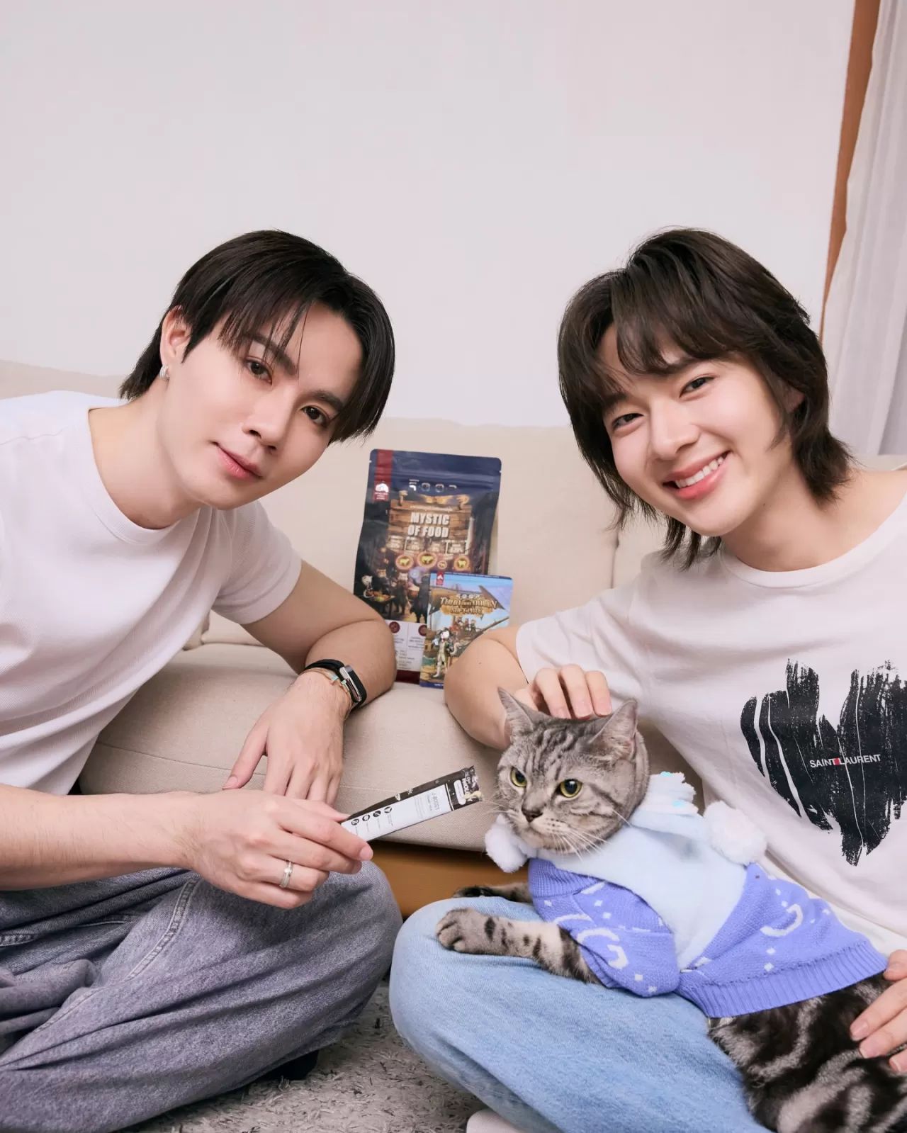 NuNew Chawarin ve July Petheria Etkinliğinde Kedi Maması Tanıtıyor