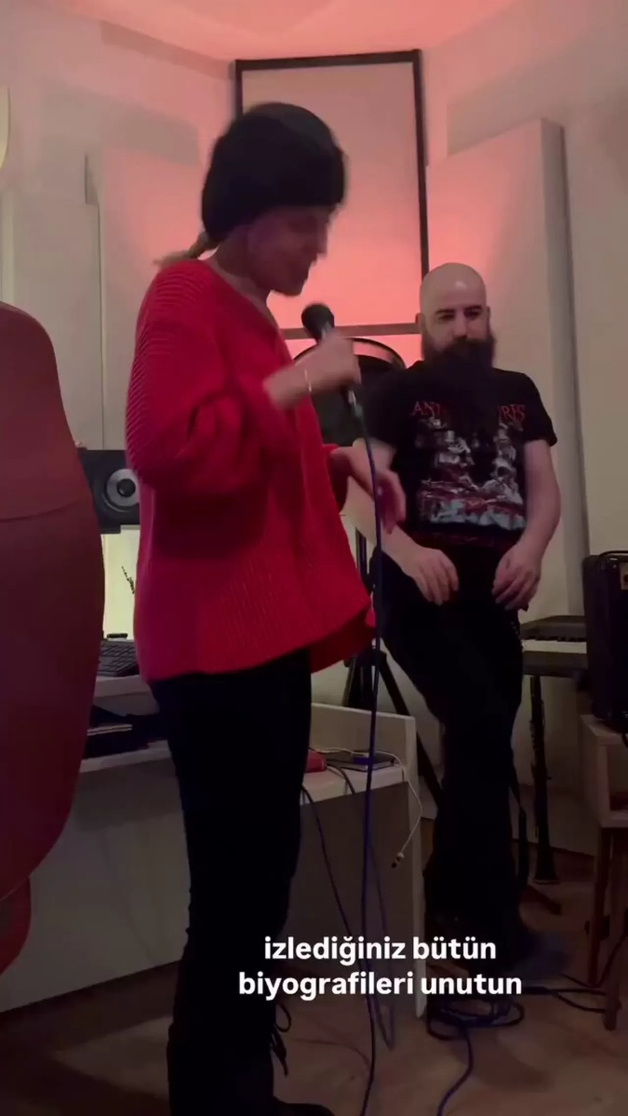 Farah Zeynep Abdullah'tan Alizade'nin 'Anormal' Şarkısına Yorum