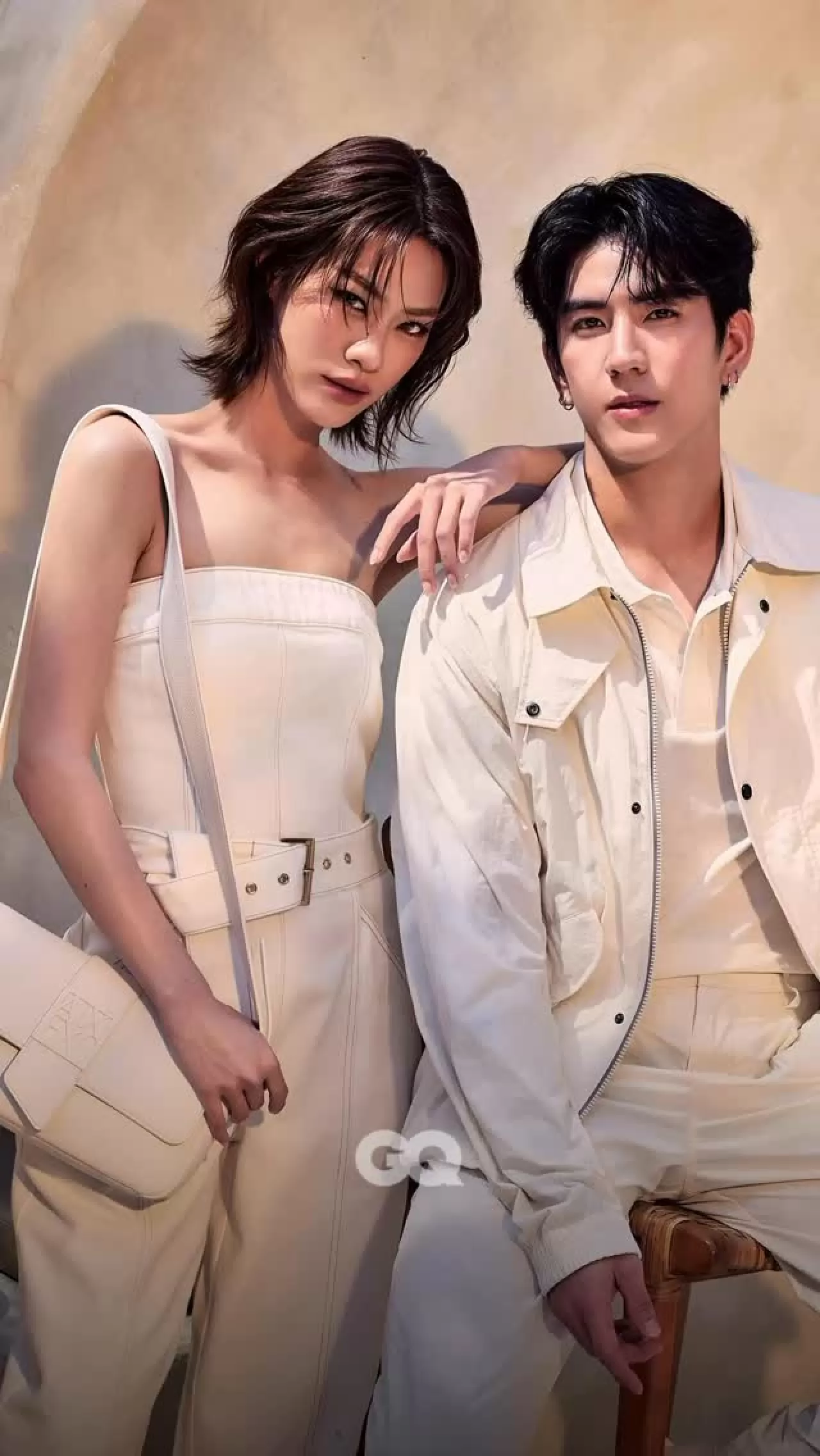 Armani Exchange Yaz Minimalizmini Öne Çıkarıyor