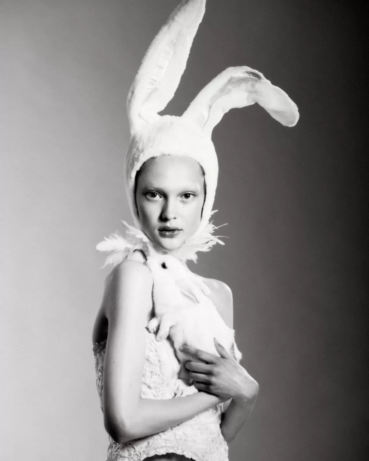 Dazed'dan Paskalya Temalı Moda Çekimi: Carlijn Jacobs ve Imruh Asha'nın Yaratıcı İş Birliği