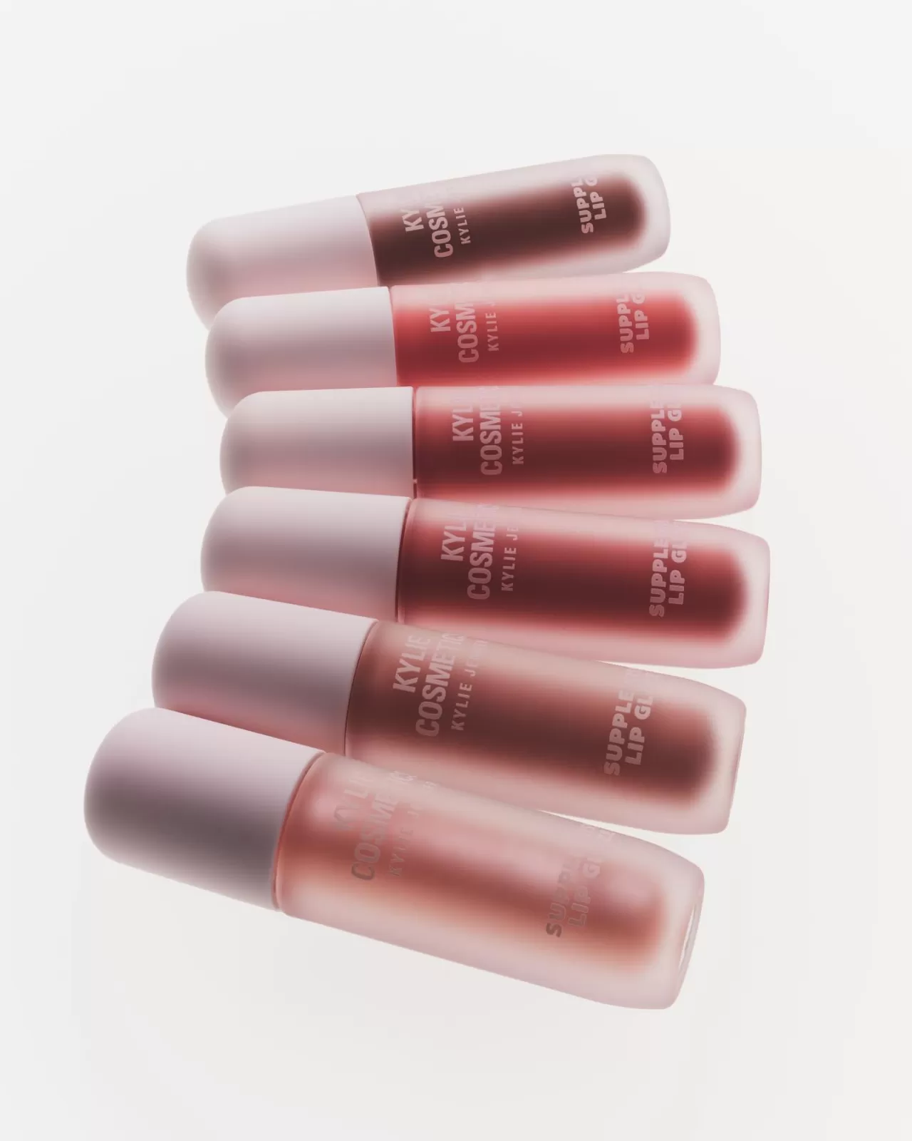 Kylie Jenner'dan Dudak Cilası: Hafif Formül, Işıltılı Görünüm