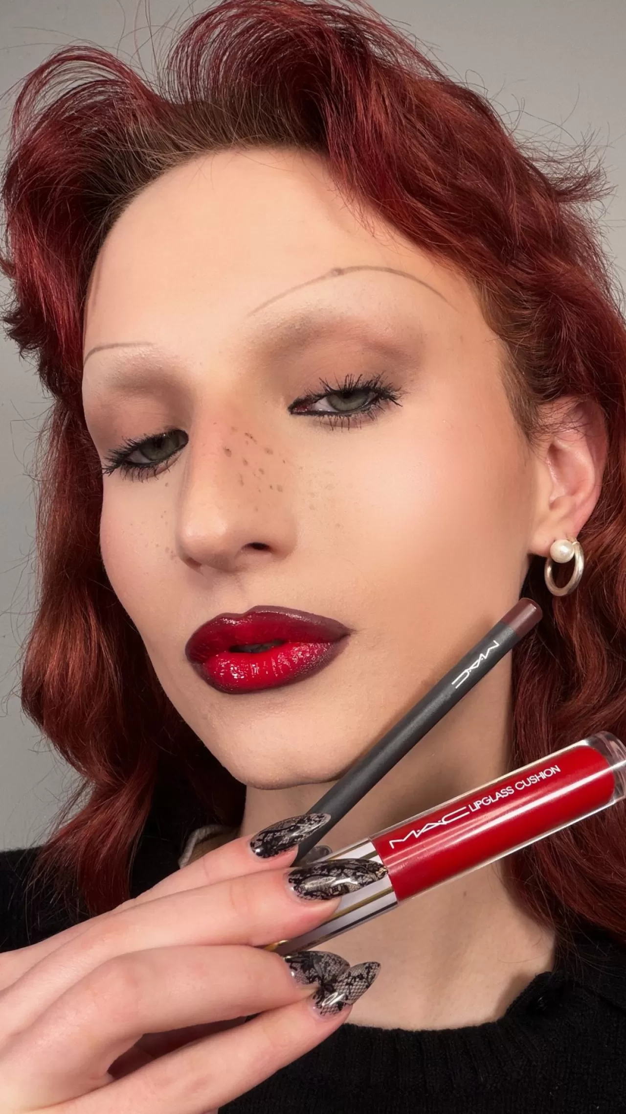 MAC Lipglass Cushion Yüksek Pigmentli Dudak Yağı Tanıtıldı