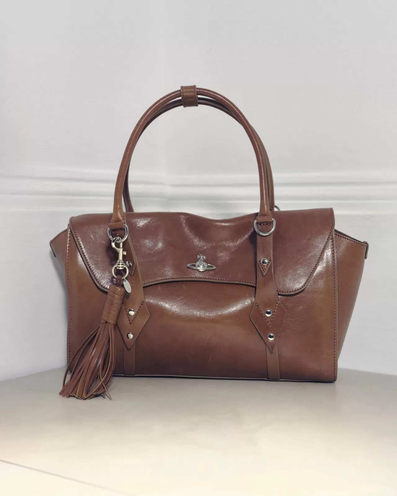 Vivienne Westwood Bettina Çantasını Yeni Renklerle Sunuyor