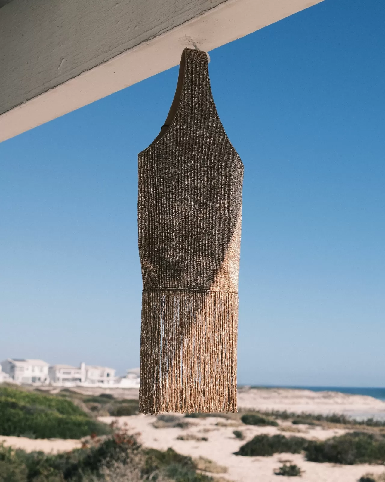 Spring/Summer 2026: Boncuk İşlemeli Bronz Işıltı ve Püskül Detaylarla Stil Yeniden Tanımlanıyor