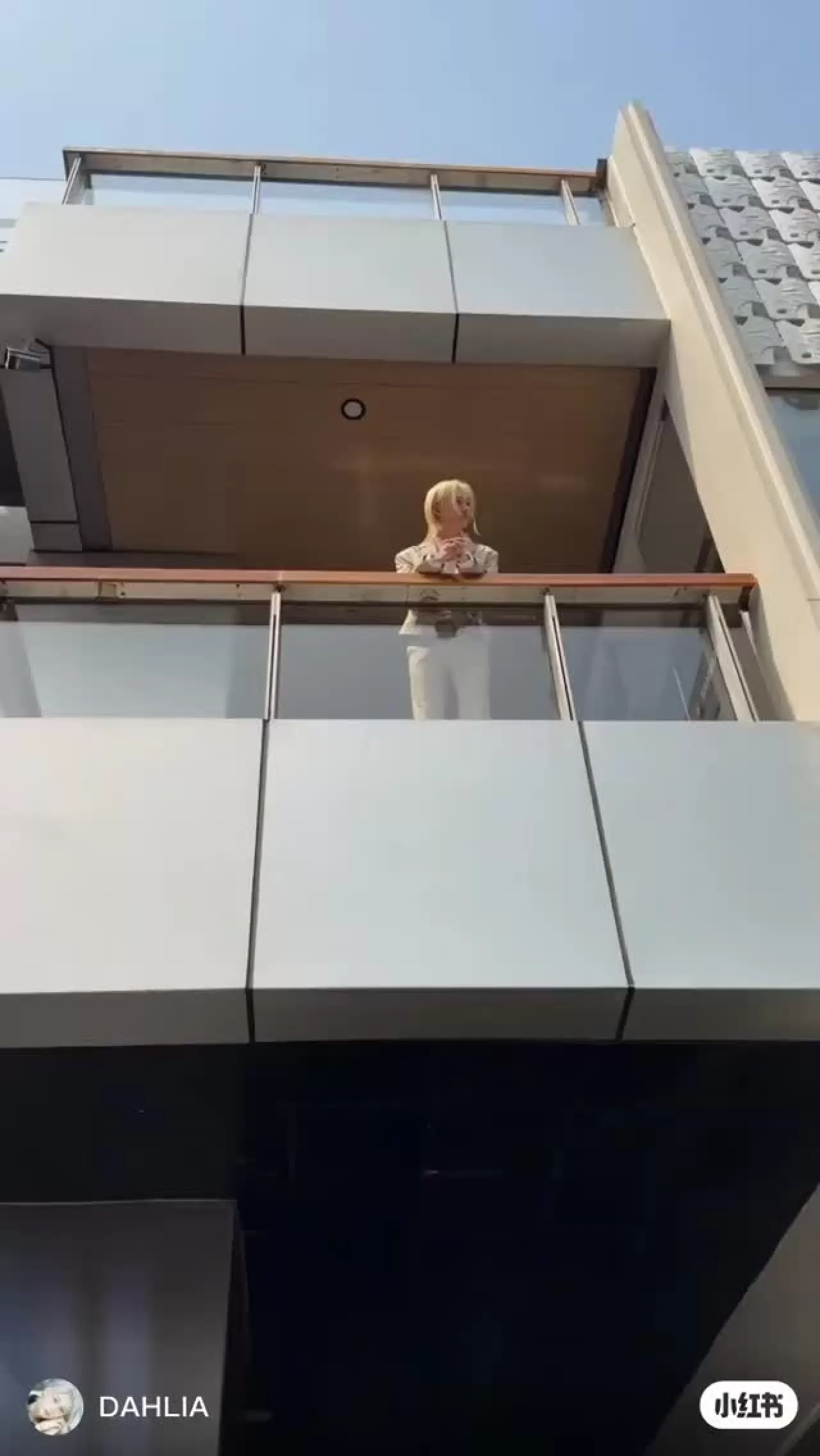 Stray Kids'ten Felix, Balkondan STAY'lere Sürpriz Selam Verdi