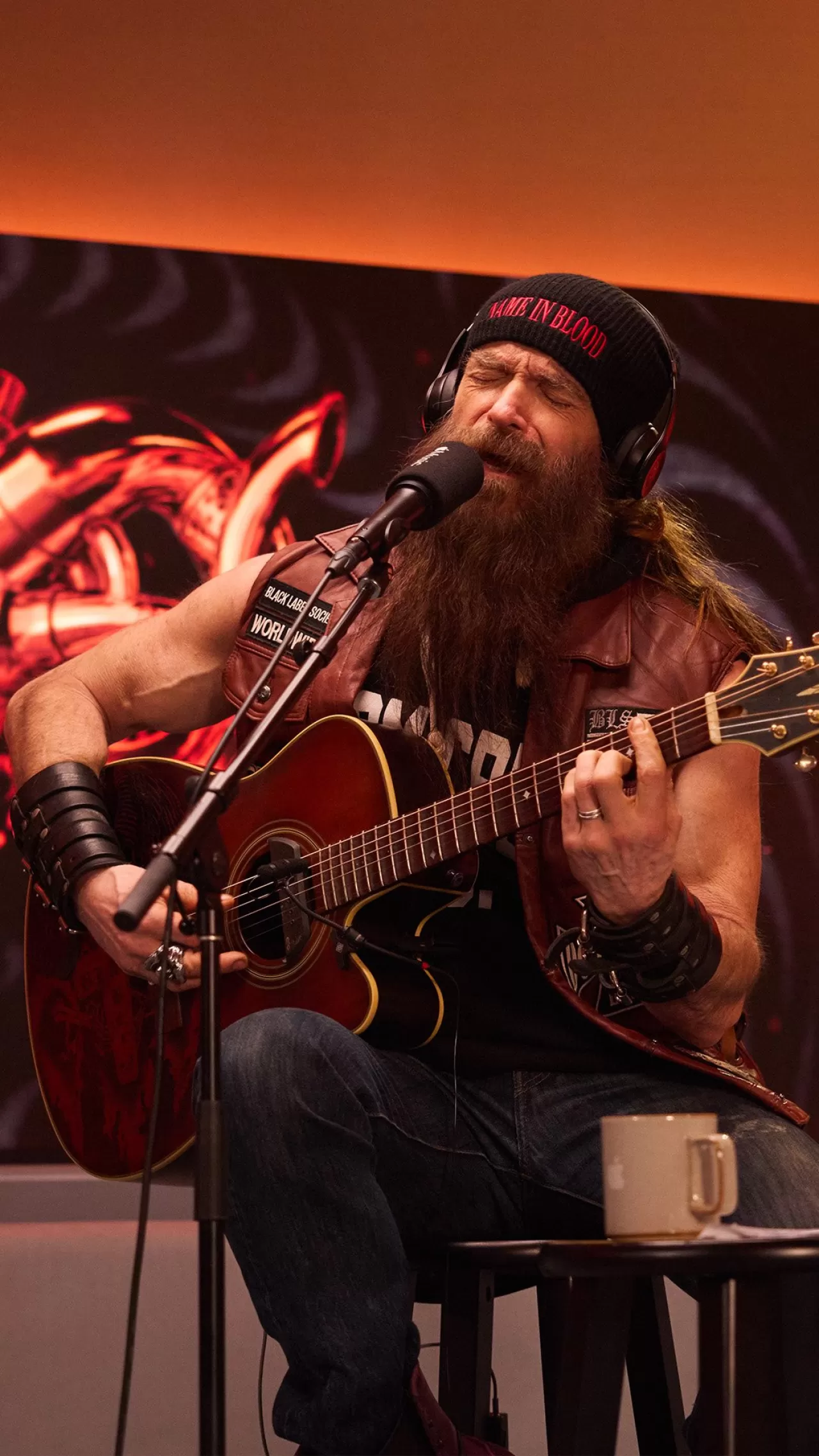 Zakk Wylde Travis Mills Show'da Canlı Performans Verdi