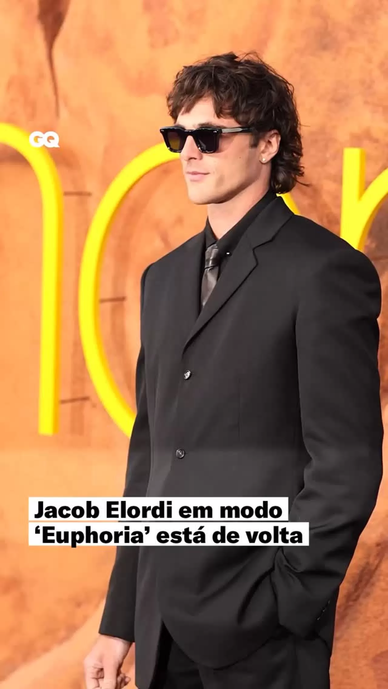 Jacob Elordi'den Euphoria Prömiyerinde Şık Monokrom Kombin