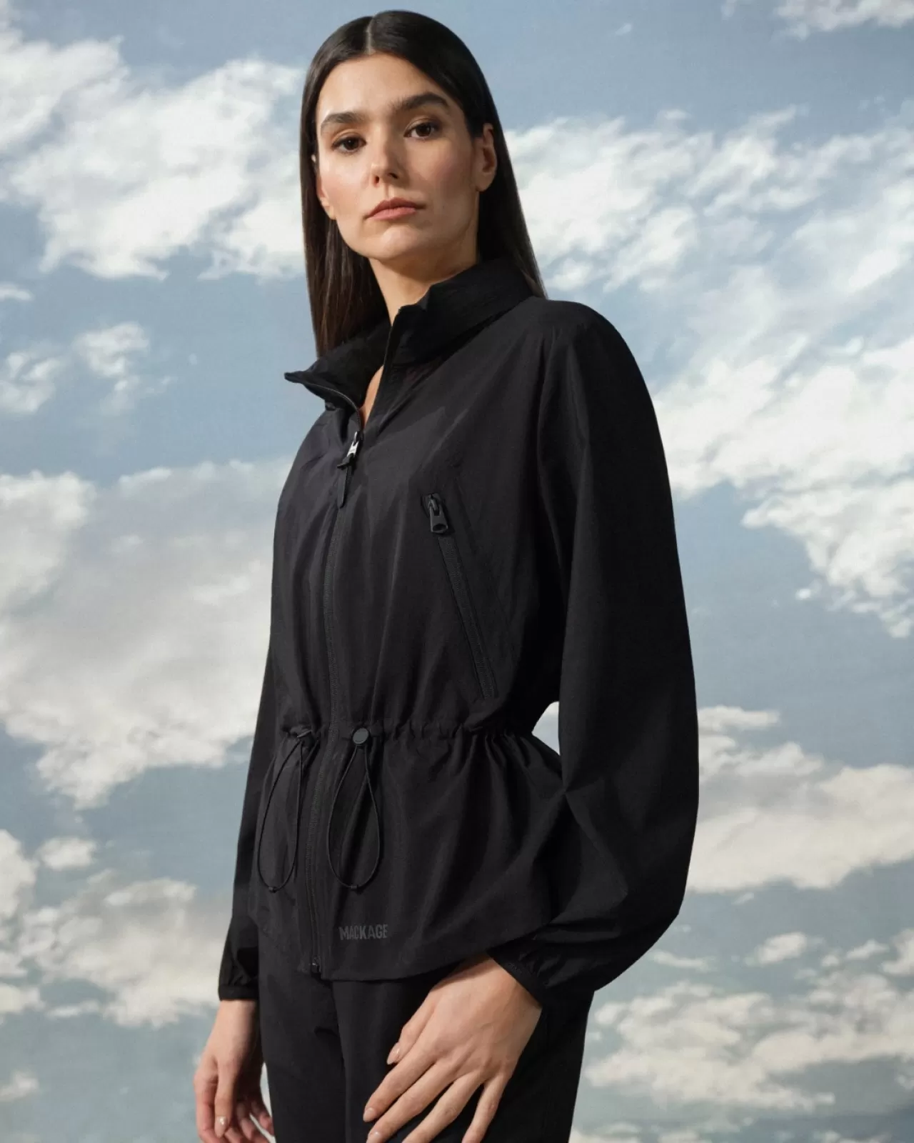 Mackage RAIN: Rüzgar Geçirmez ve Nefes Alabilir Teknik Kabuk