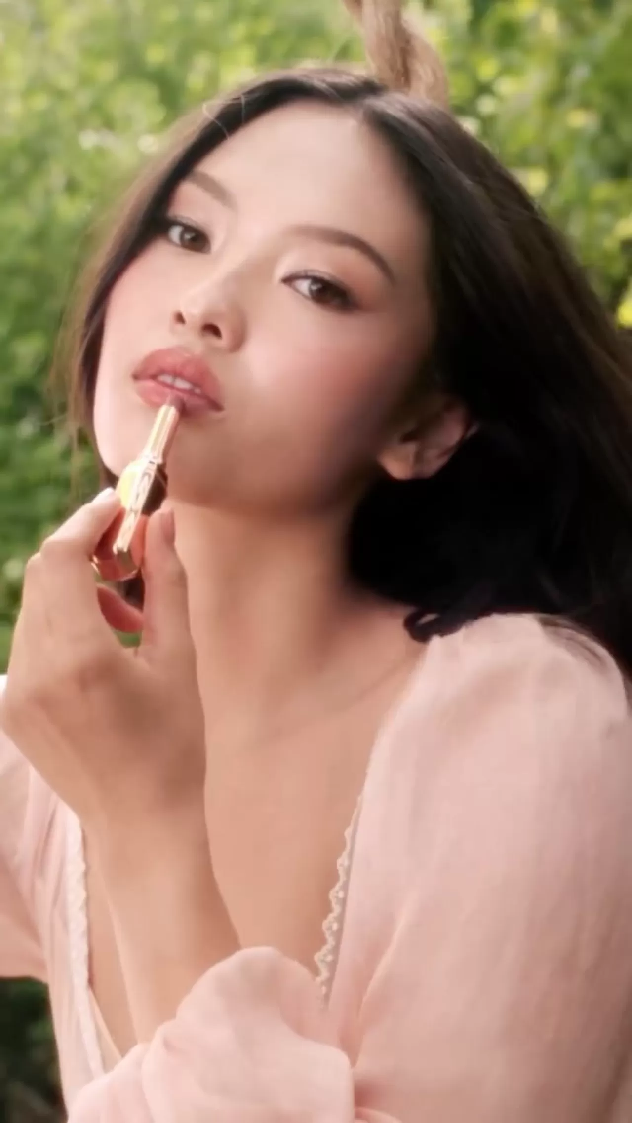 Charlotte Tilbury Pillow Talk Blush Balm: 6 Evrensel Ton Tanıtımda