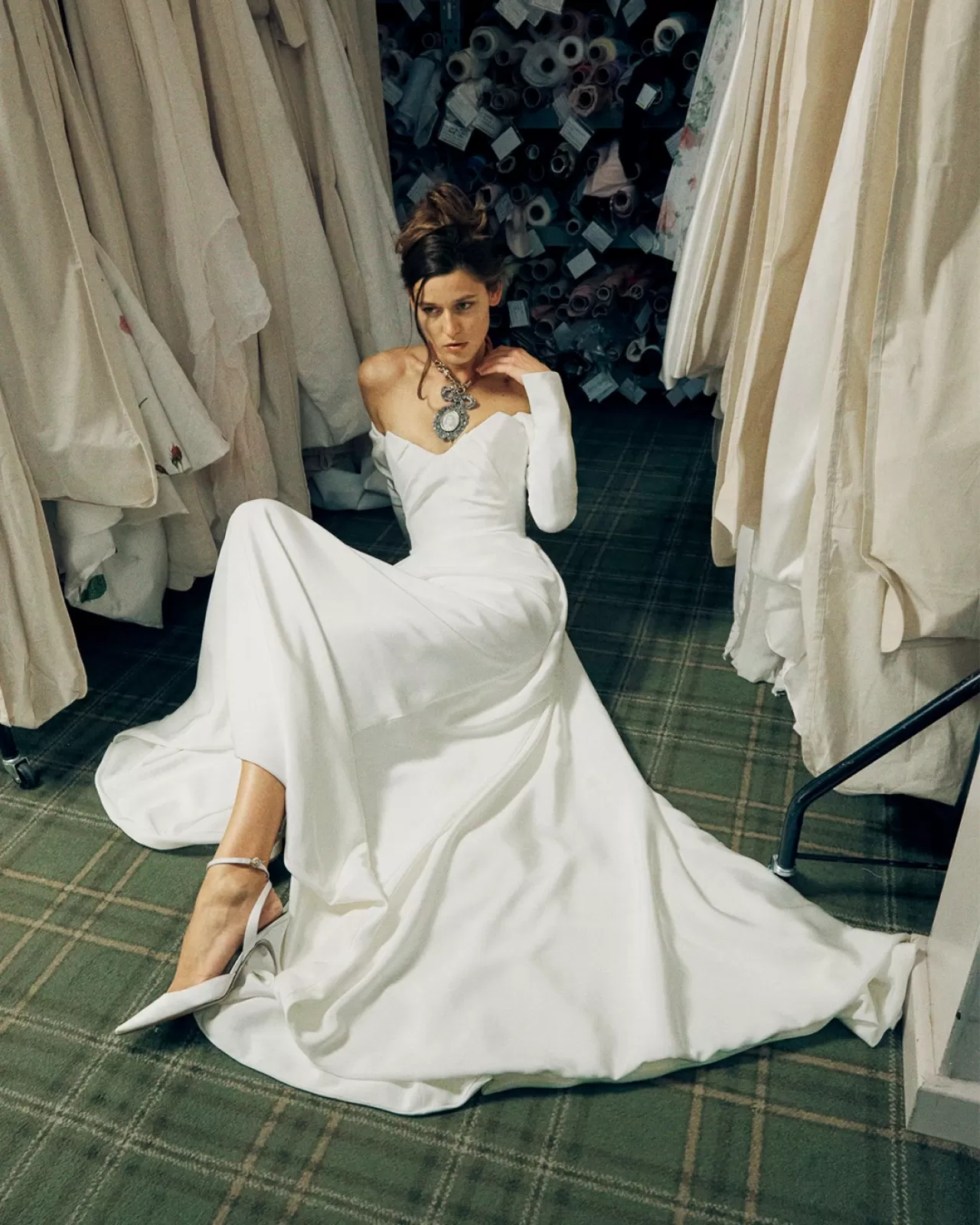 Vivienne Westwood'un "The Sovereign" Elbisesi: 2014 Koleksiyonundan İlhamla Gelen Zarafet