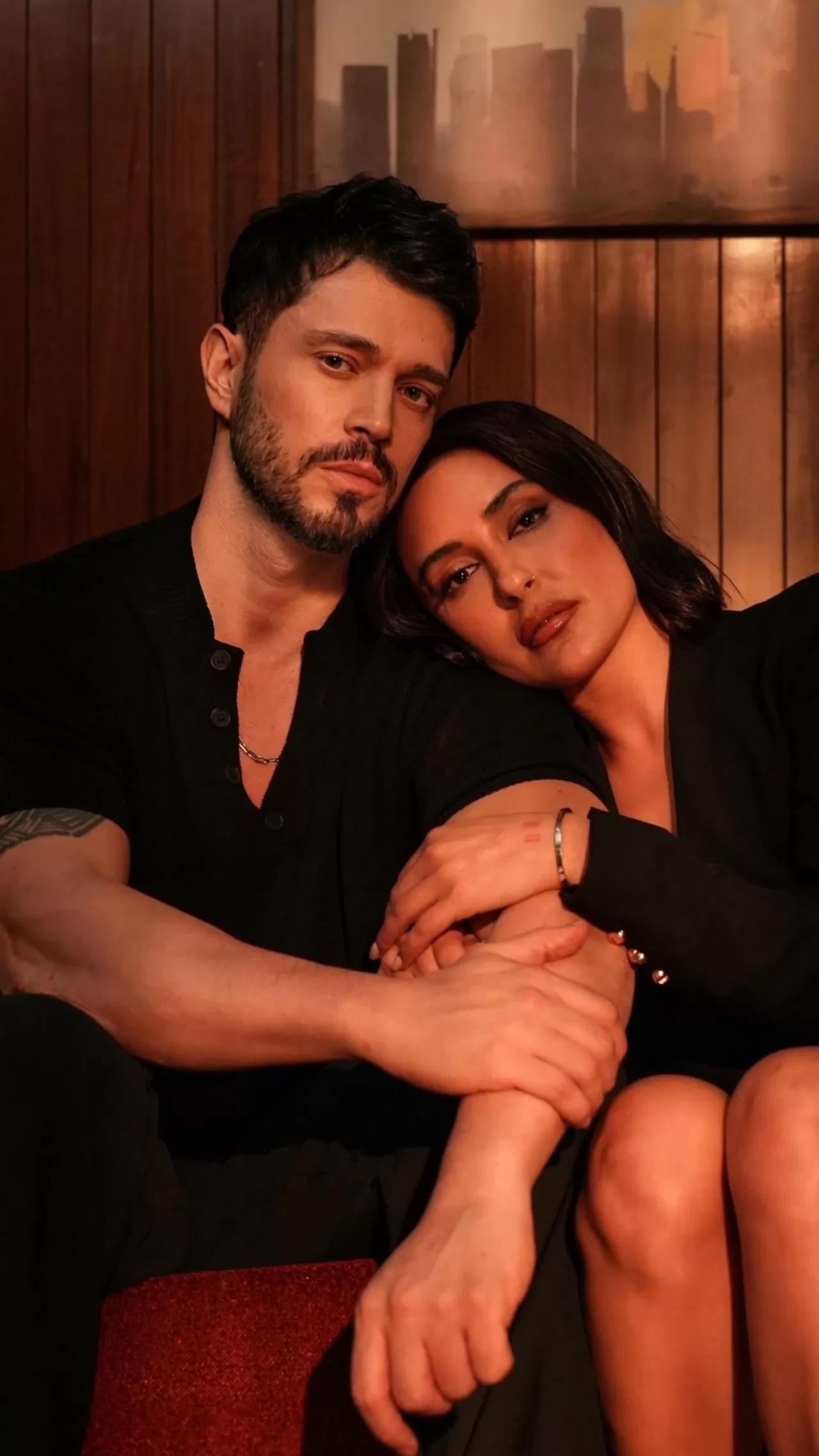 Murat Boz ve Melek Mosso'nun Duygusal Şarkısı 'Kolay Değil' Dinleyicilere Dokunuyor