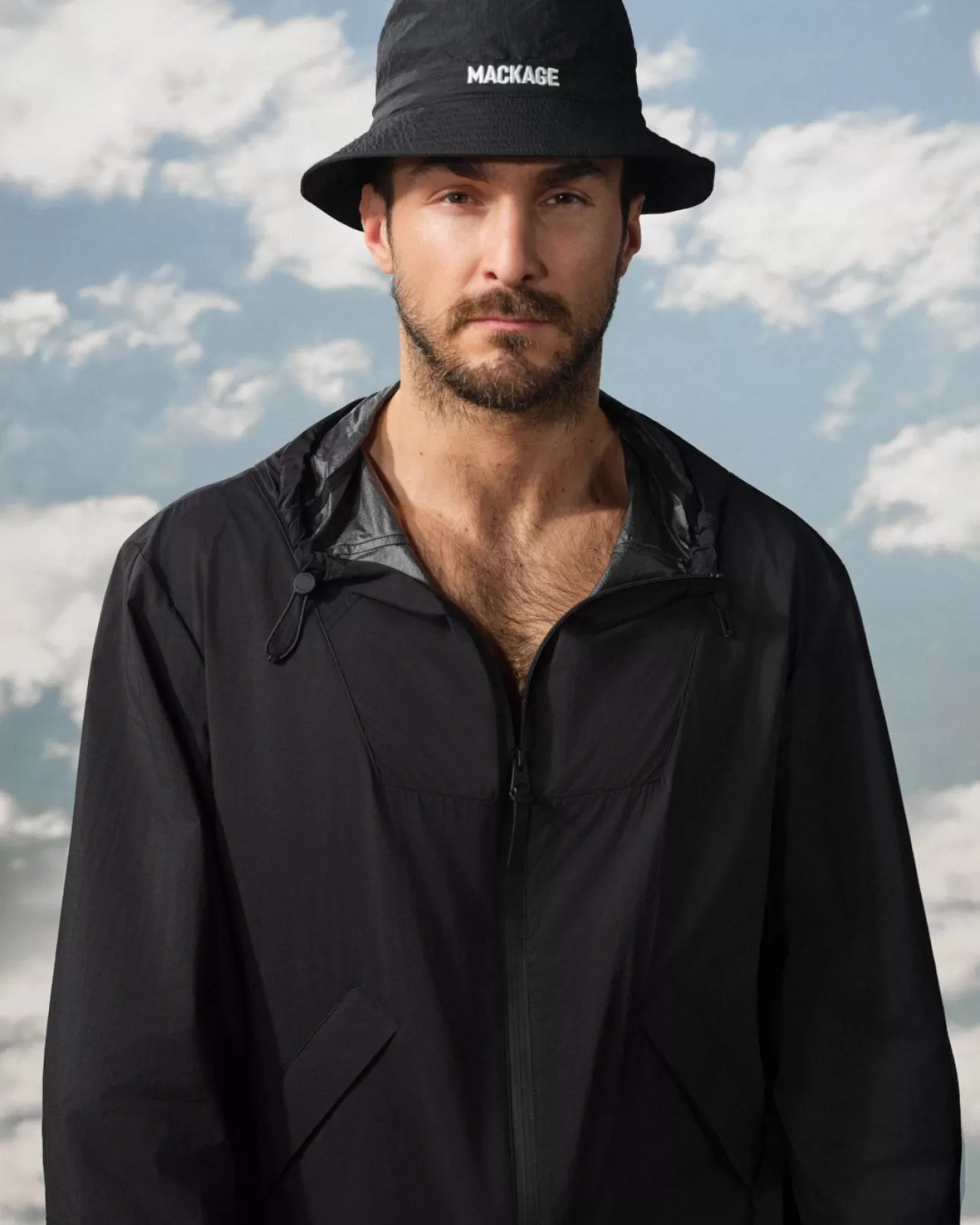 MACKAGE REID Yağmurluk: Geçiş Mevsimlerinin Teknik Koruma Çözümü