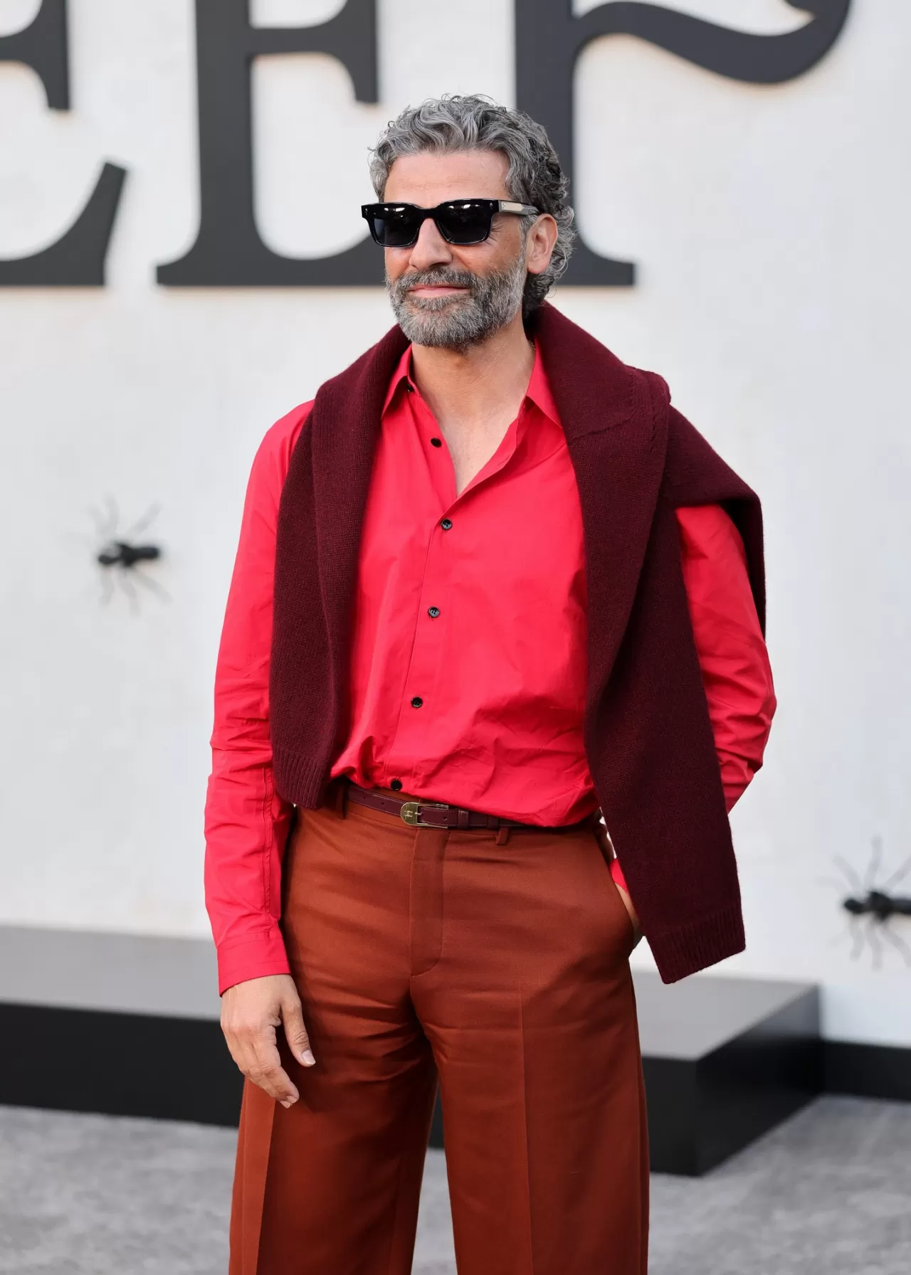 Oscar Isaac'ın "Beef" Prömiyerinde Cesur Stil Tercihi