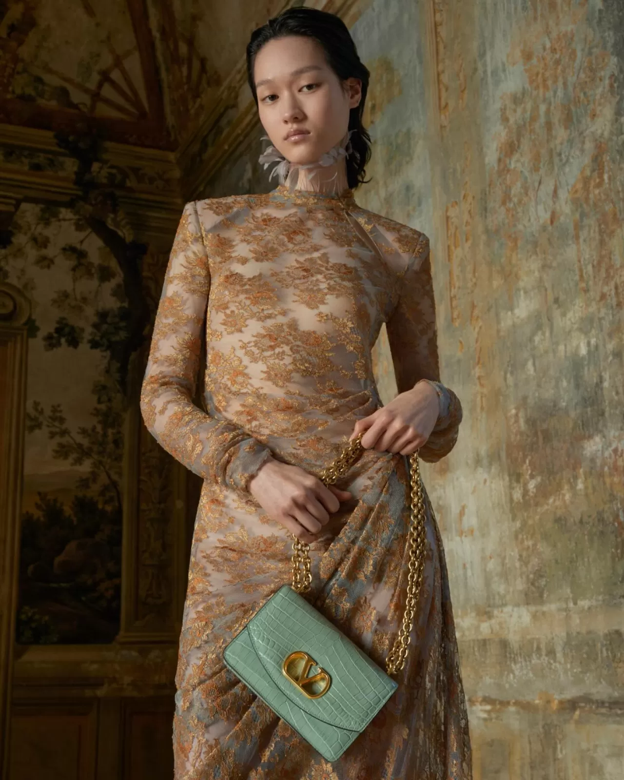 Valentino Garavani Vain Çantası Yeni Sezonda Cesur Malzemelerle