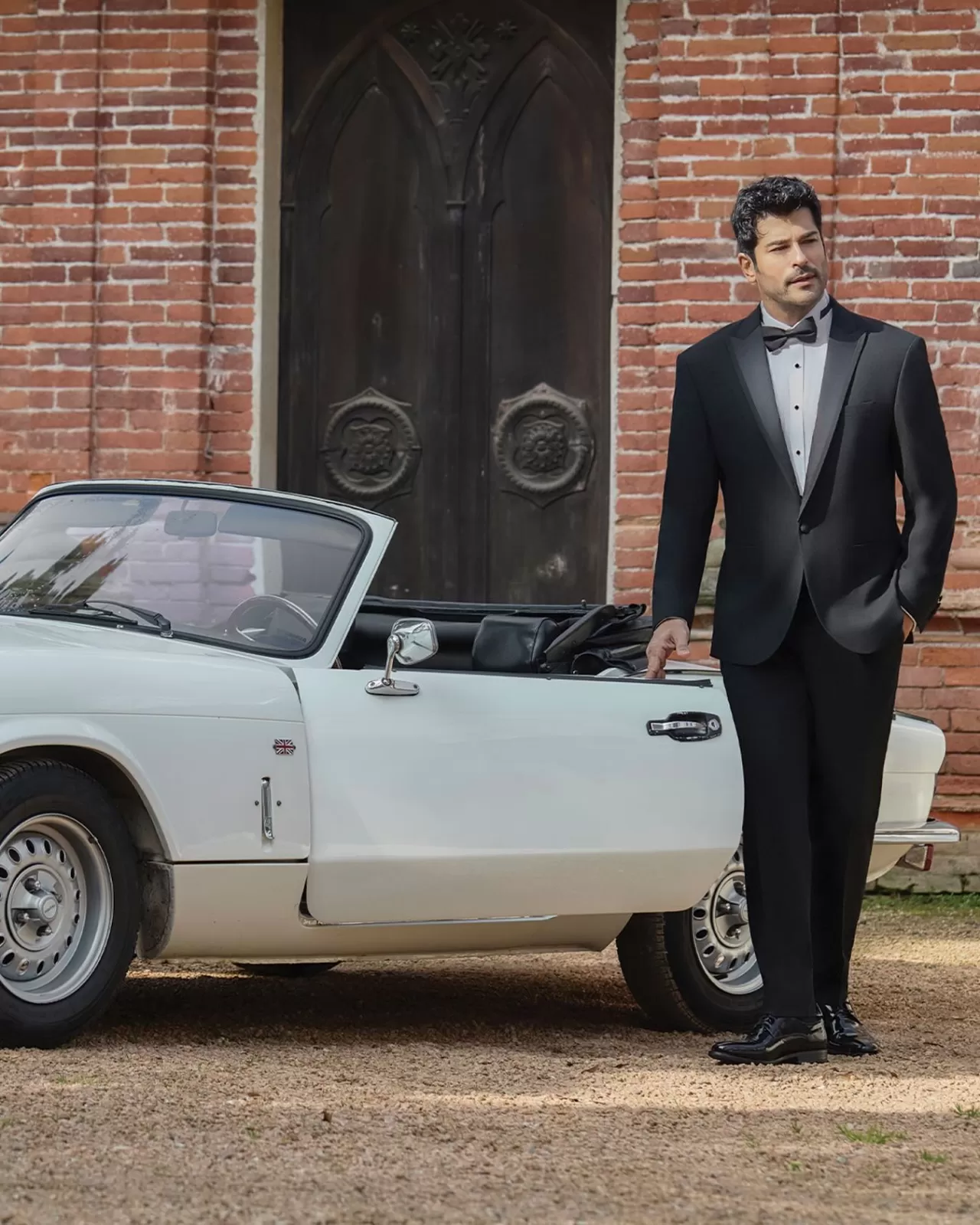 Burak Özçivit'ten Altınyıldız Classics Smokin Tercihi