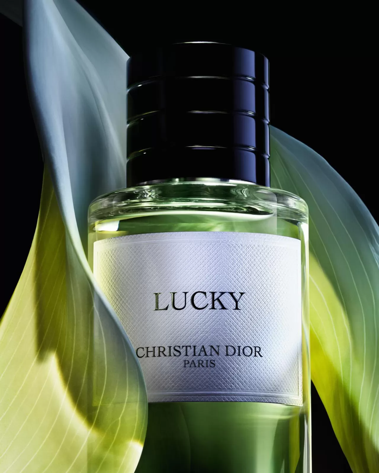 Dior'un Şanslı Çiçeği Müge: Moda ve Parfümdeki Sihirli Dokunuş