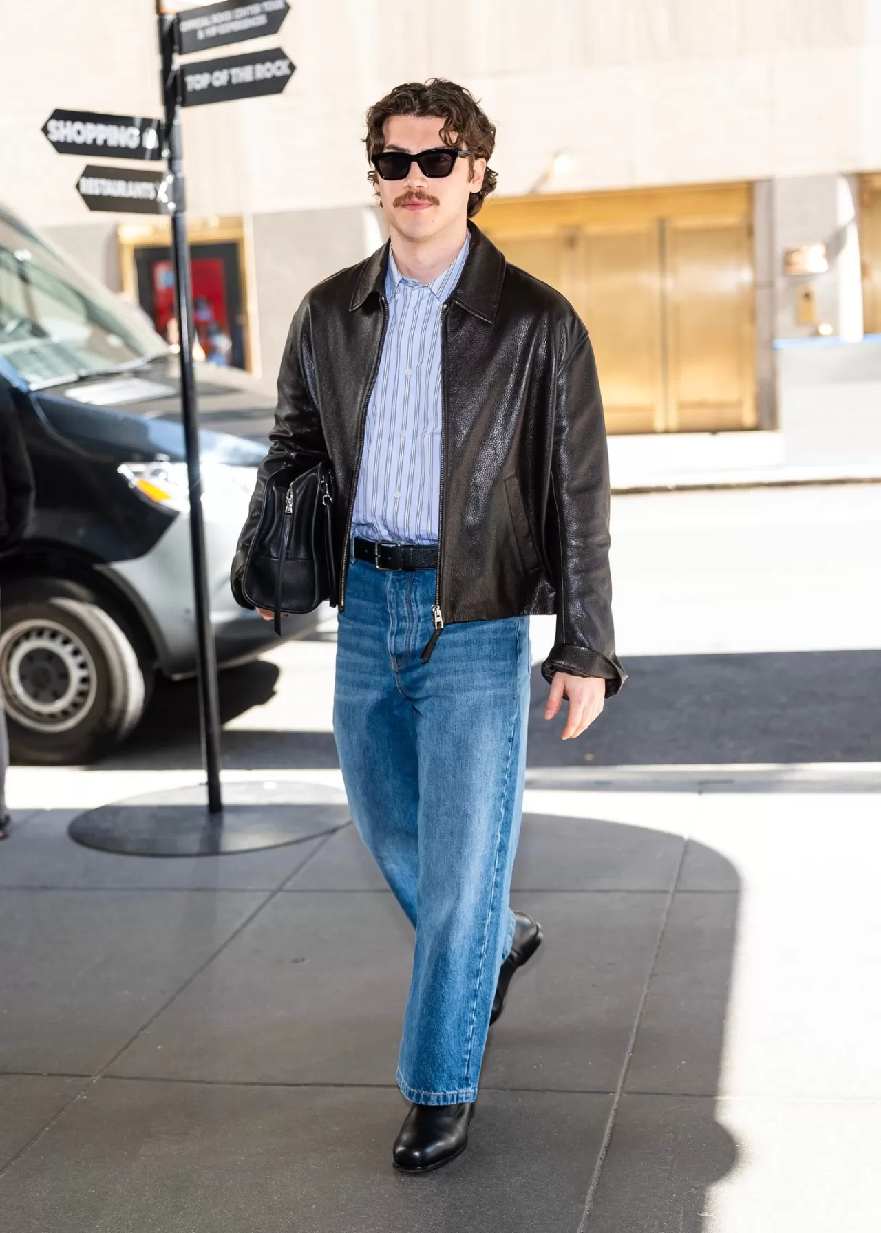 Jack Innanen'in New York Tarzı: Straight Leg Jean Nasıl Kombinlenir?