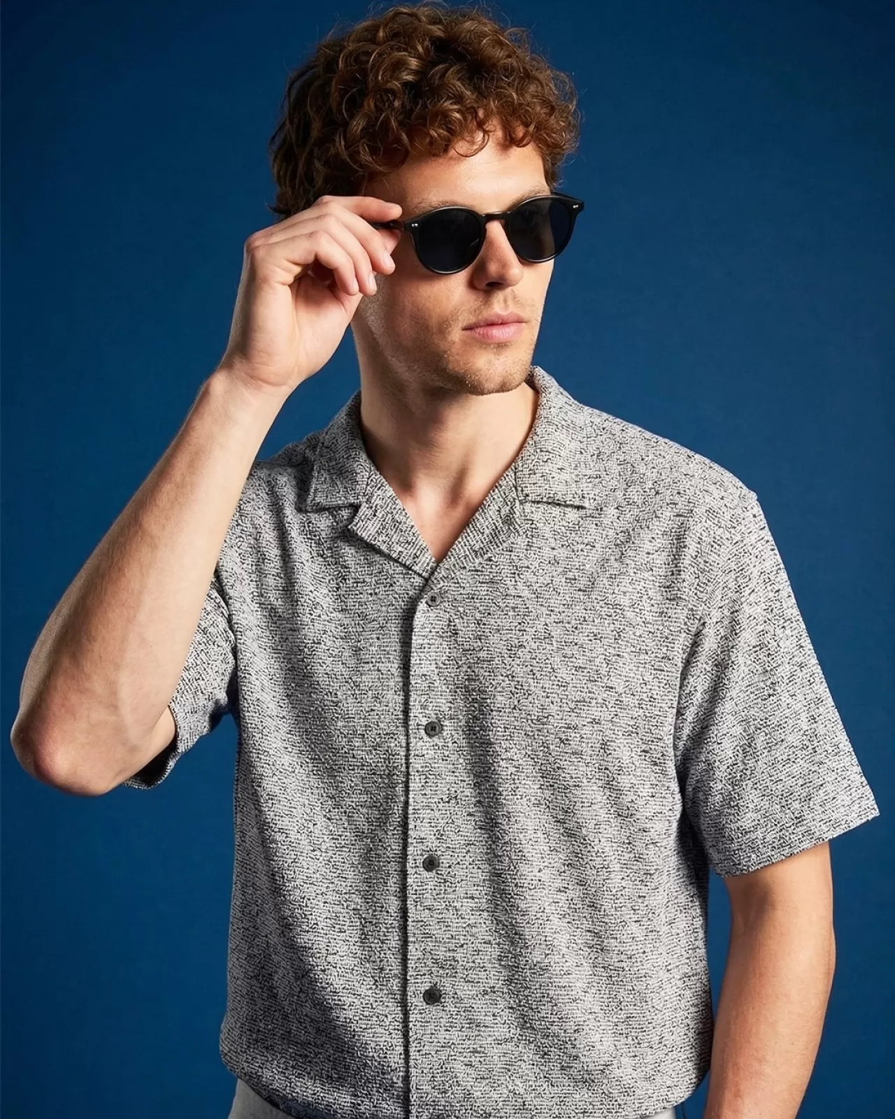 Tudors Yaz Koleksiyonu: Hafif ve Kombinlenebilir Gömlekler Satışta