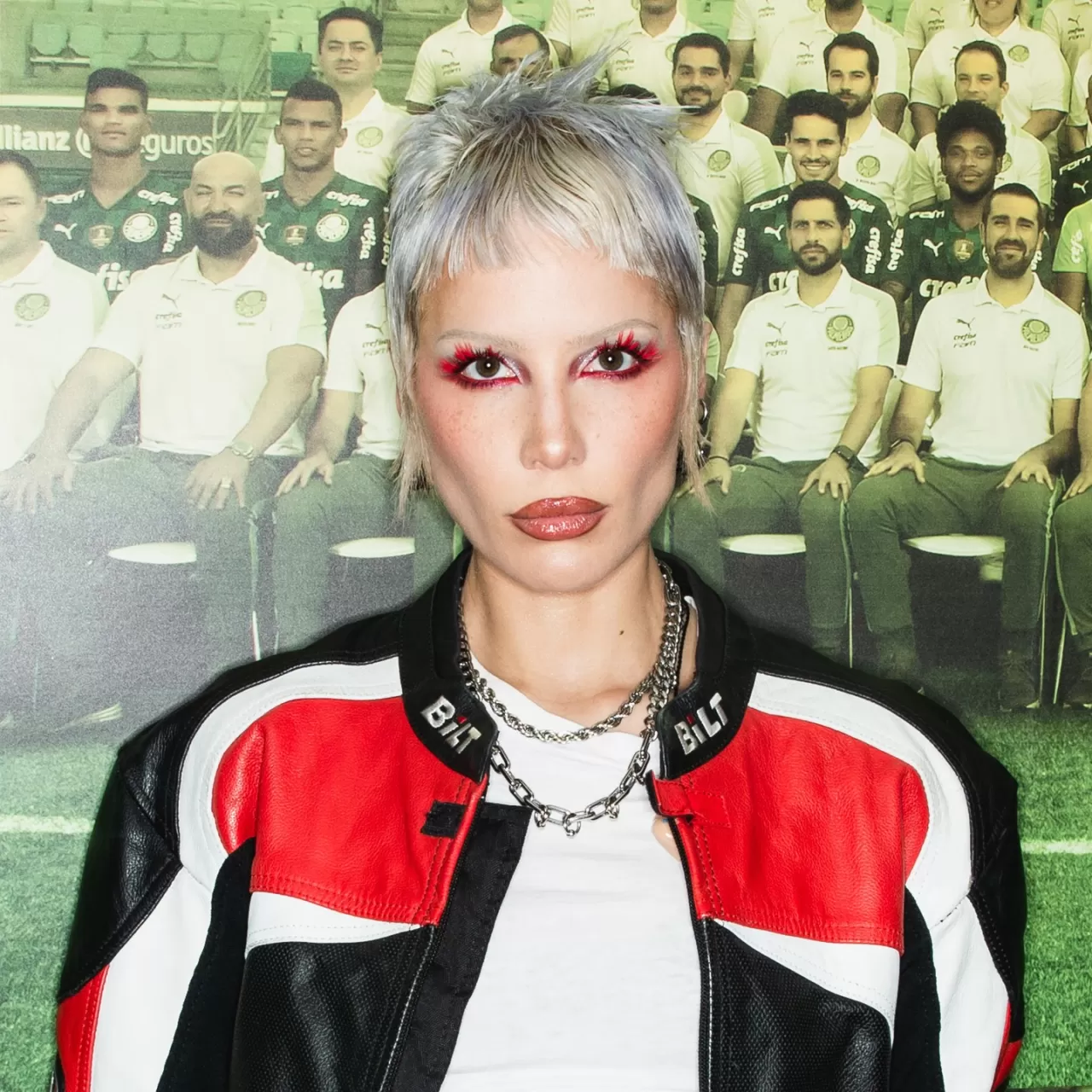 Halsey About-Face Beauty ile Festival Makyaj Trendlerini Belirliyor
