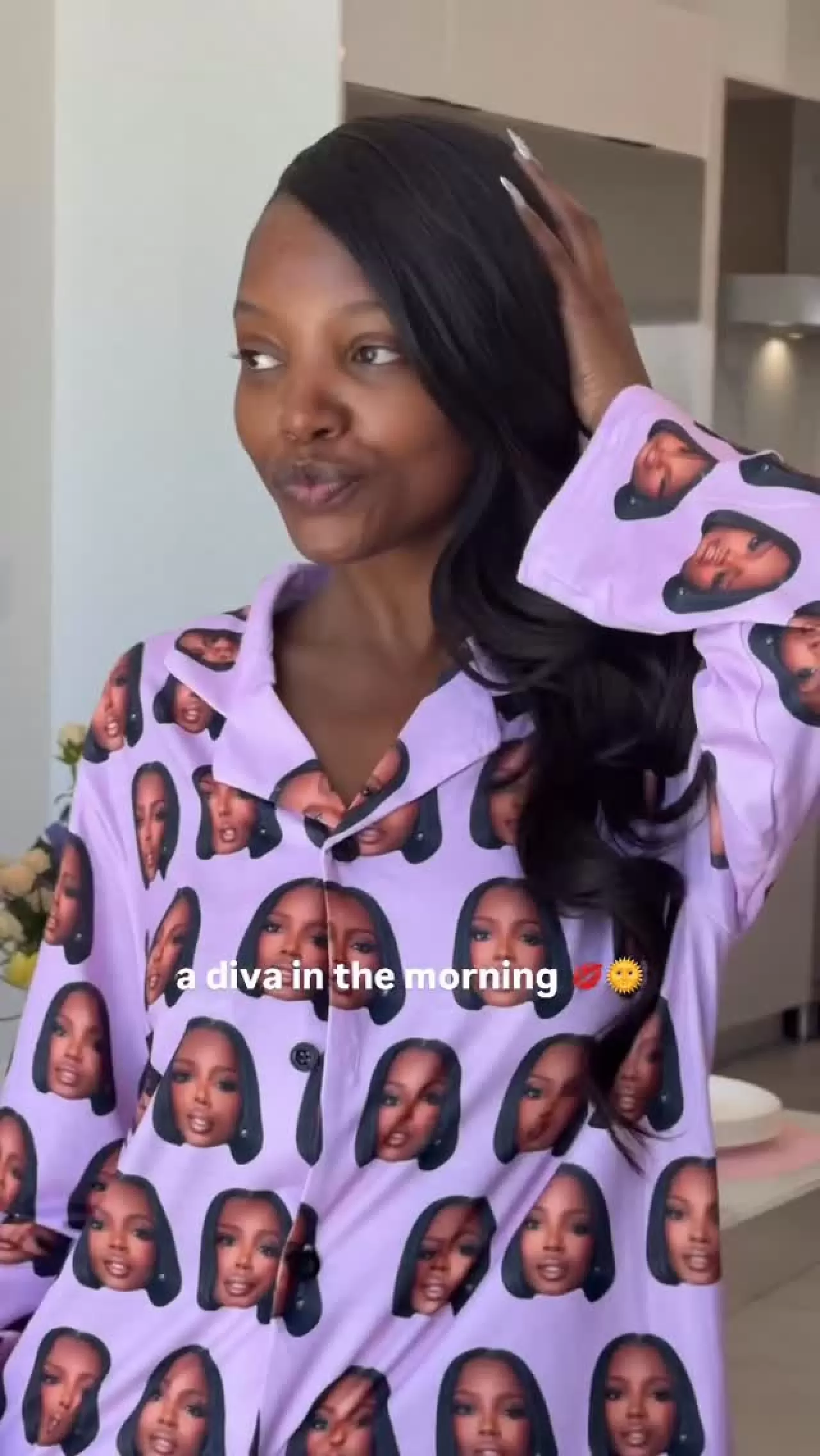 Tarte Reality All Star House'da Şık Bir Görünümle Sahne Aldı